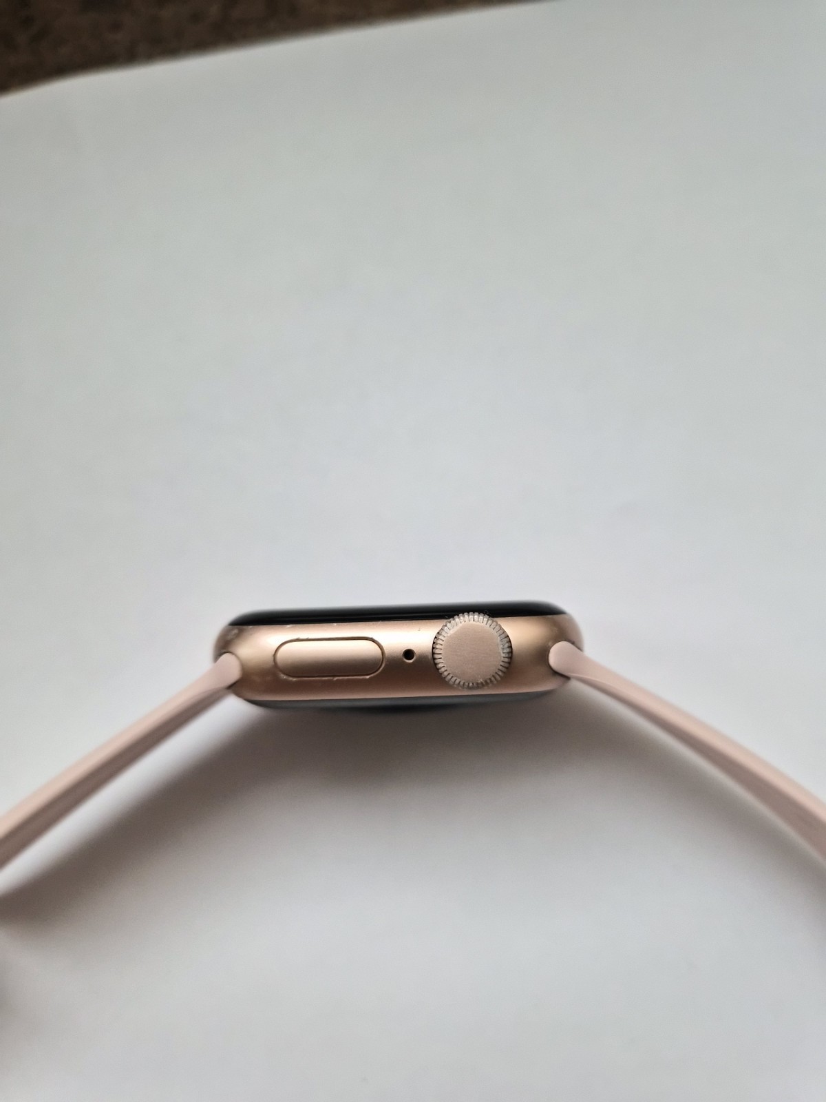 Apple Watch SE 40mm Gold Aluminum Case with Pink Sand Sport Band