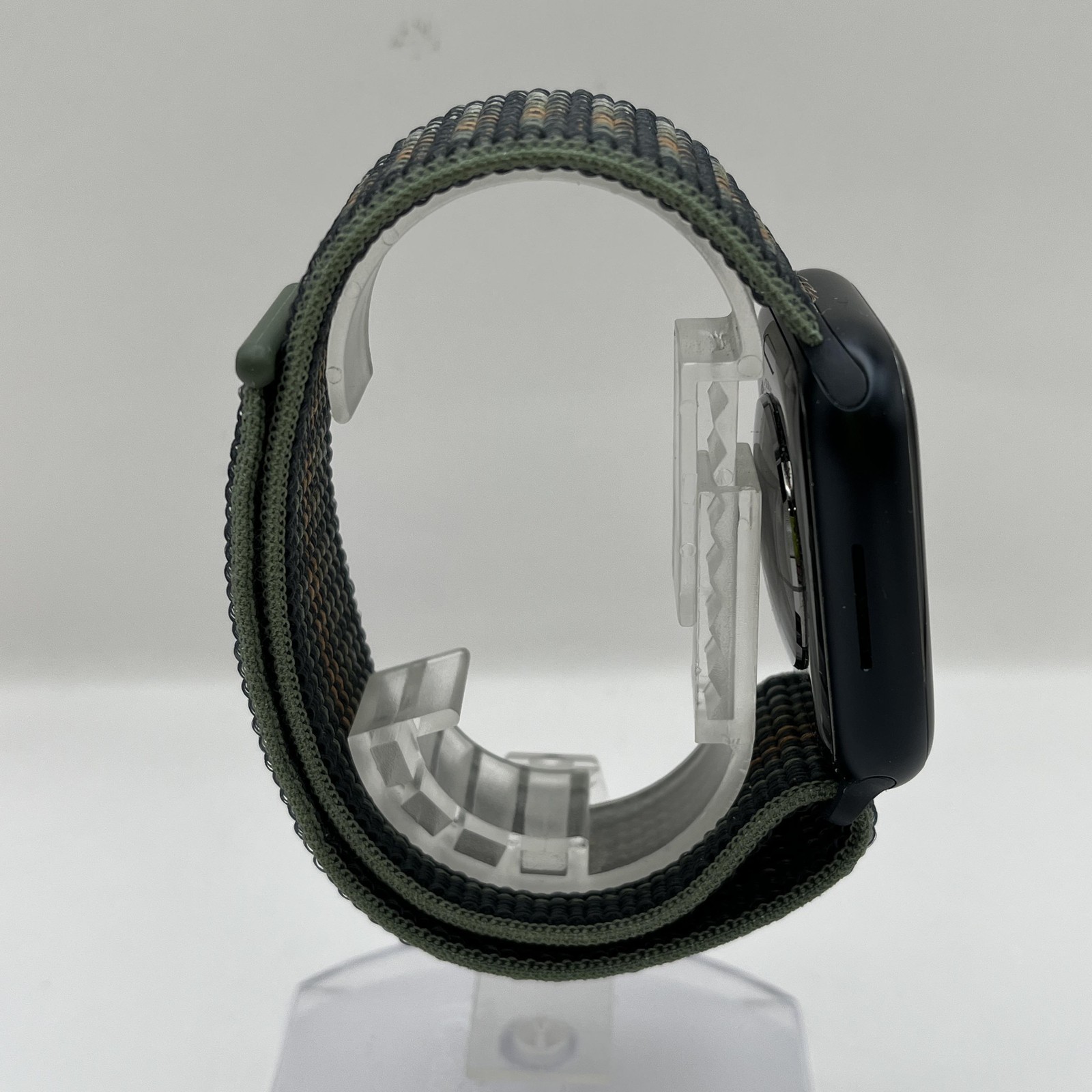 Apple Watch (Series 8) 45mm Space Black Aluminum (GPS) w/ Sport Loop – Excellent