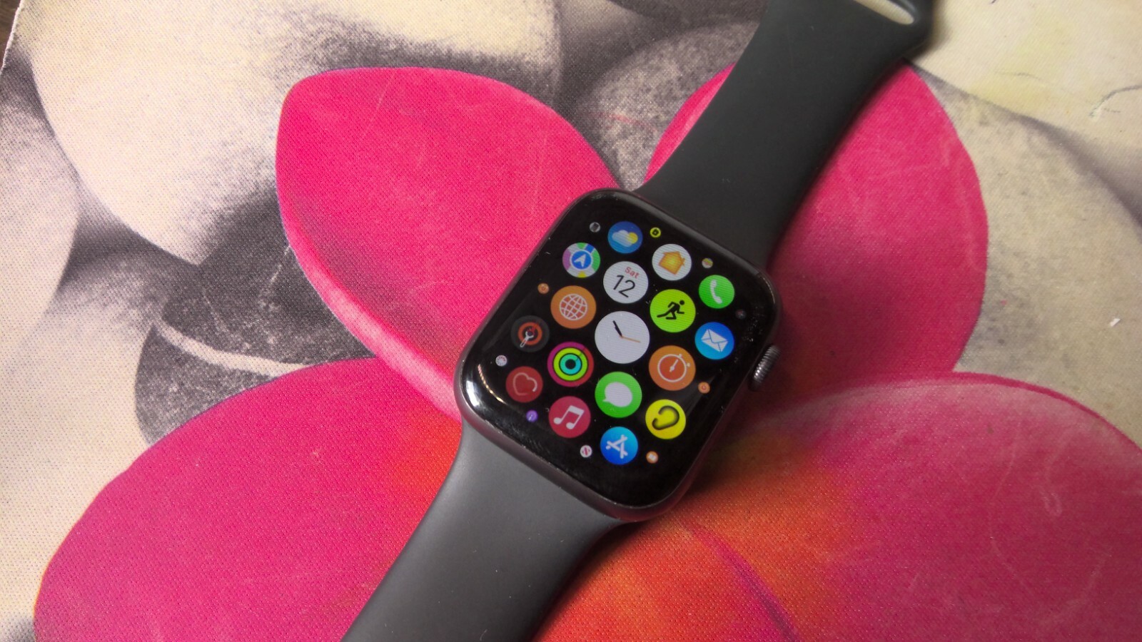 Apple Watch Series 5 44mm Space Gray Aluminium Case with Black Sport Band – S/M
