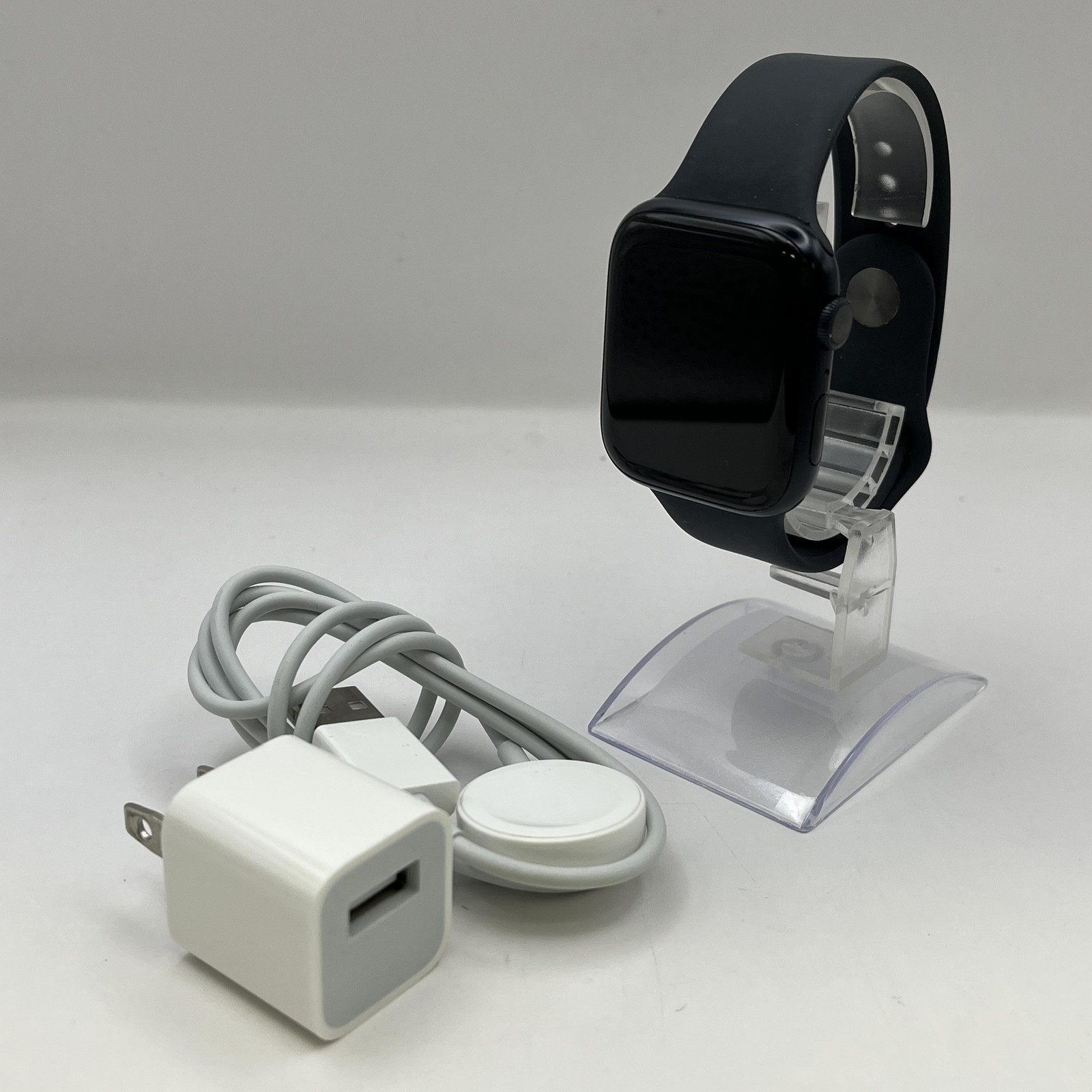 Apple Watch (Series 8) 45mm Space Black Aluminum (GPS) w/ Band – Very Good