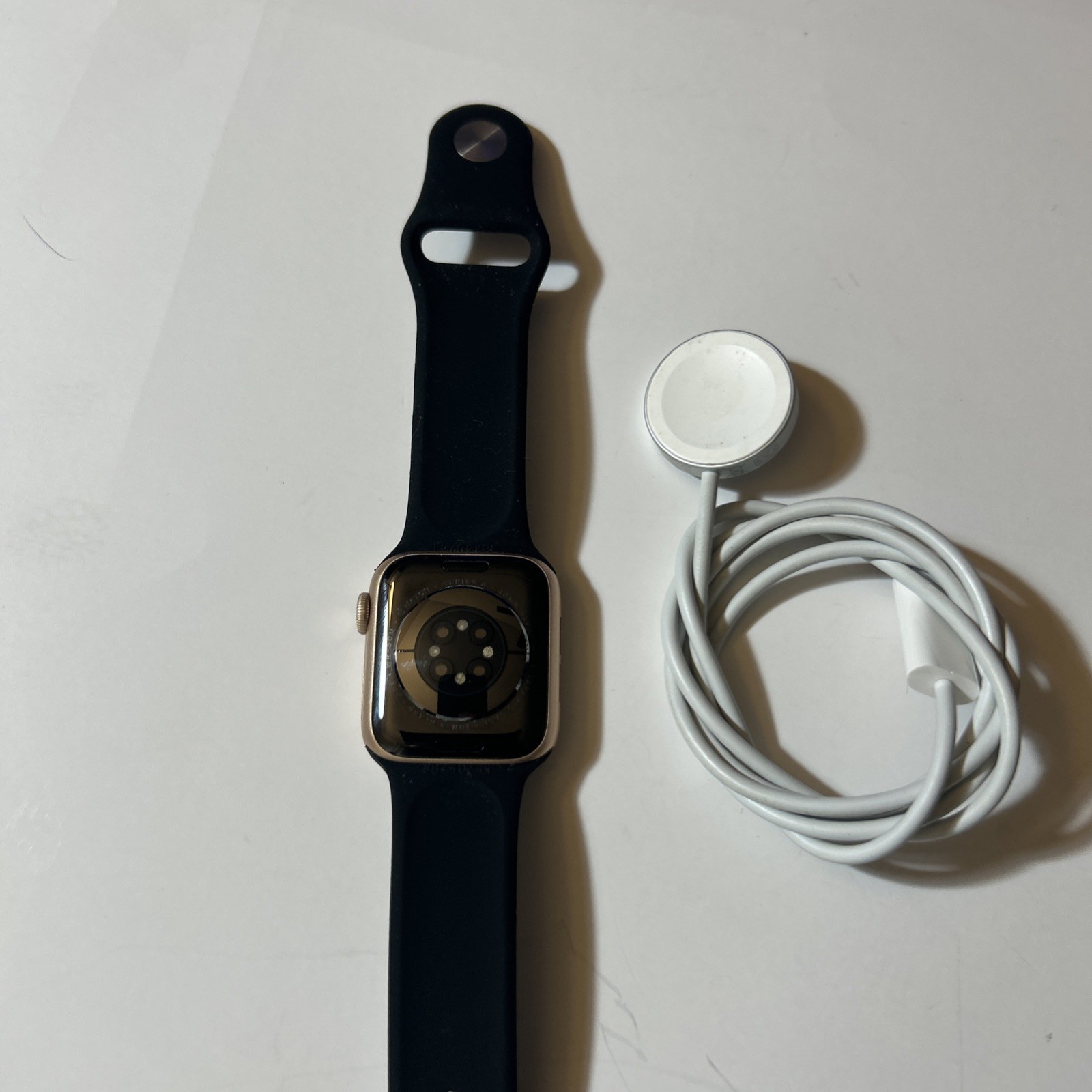 Apple Watch Series 6 40mm GPS Gold Aluminum Pink Sand Sport Band