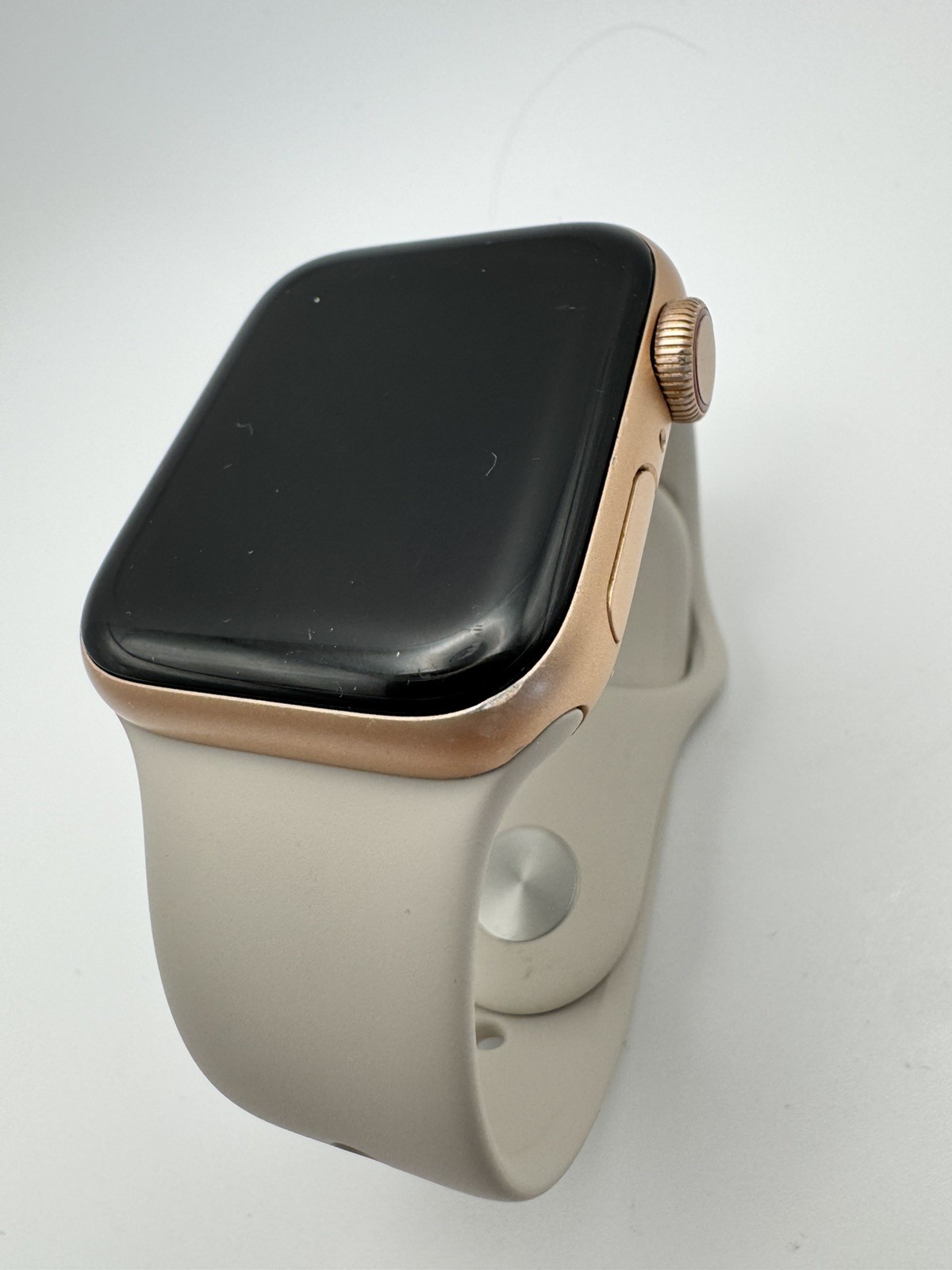 Apple Watch SE 1st Gen 40mm Gold Aluminum GPS + Cellular A2353 Starlight Band