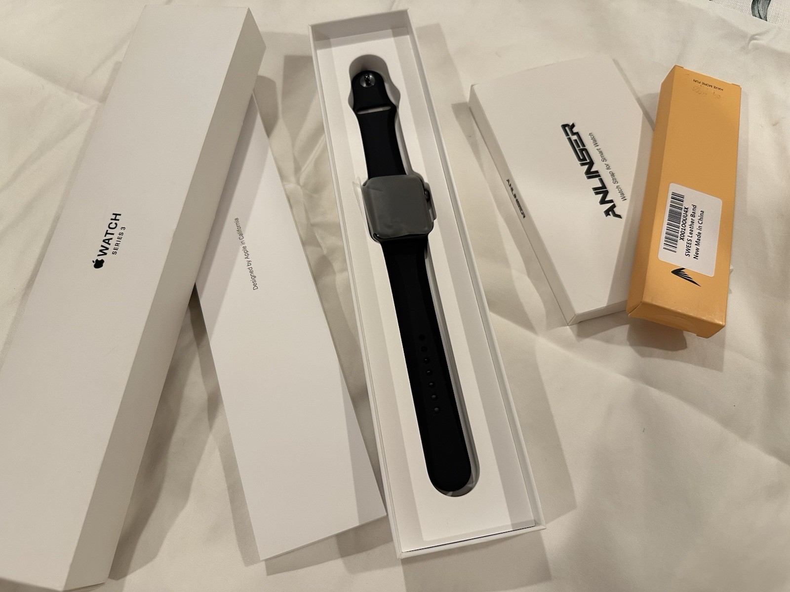 Apple Watch Series 3 42mm Aluminium Case with three bands – Space Gray/Black