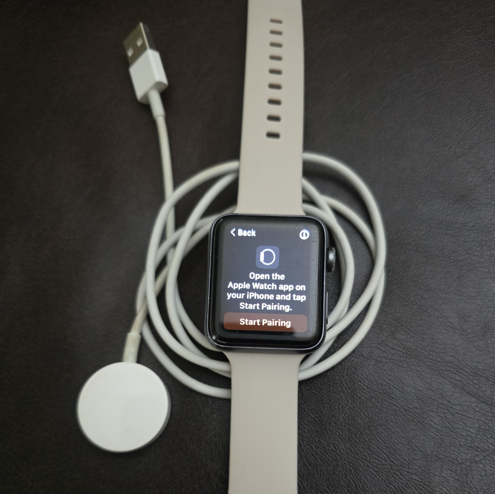 Apple MTF32LLA Watch Series 3gps 42 Mm Space Gray Aluminum With Black semiNew 