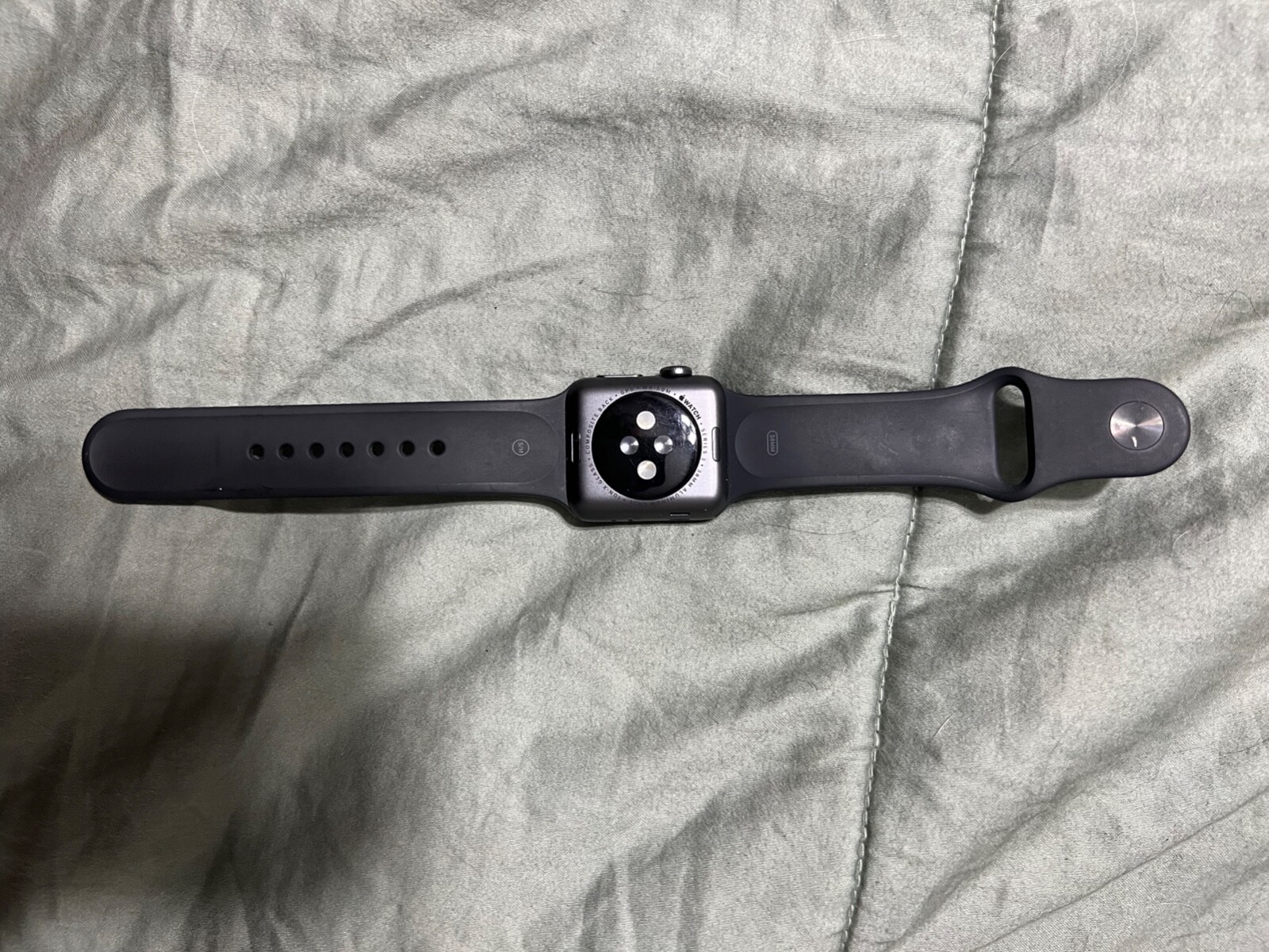 Apple Watch Series 3 38 mm Gray Case Black Aluminium Smartwatch – MTF02LLA