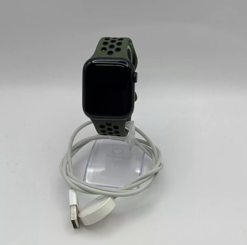 Apple Watch (Series 7) 45mm Black Aluminum w/ Black Nike Sport (GPS)- Good Cond.