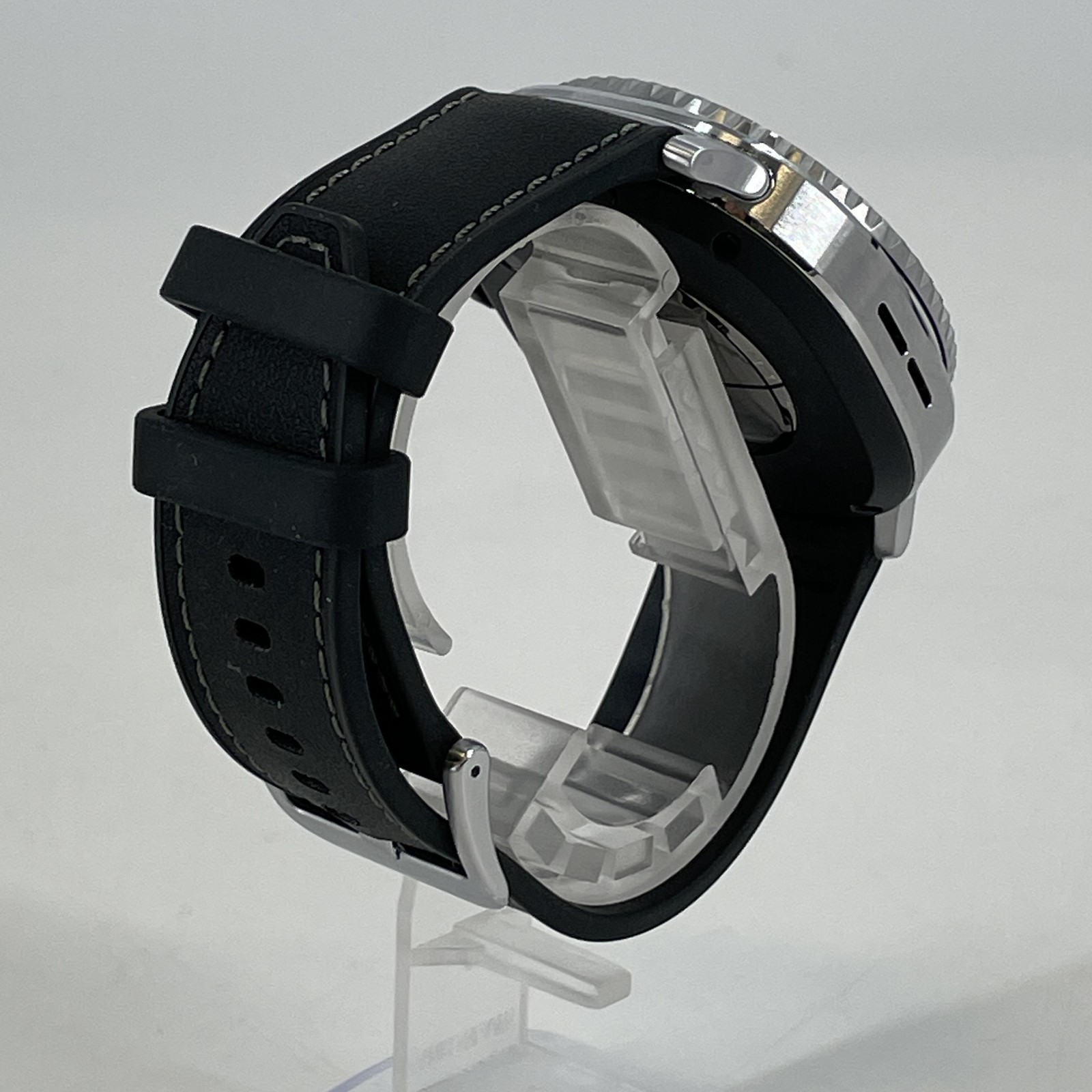 Samsung Galaxy Watch8 Classic 46mm Black Stainless (LTE) w/ Black Hybrid – 9/10