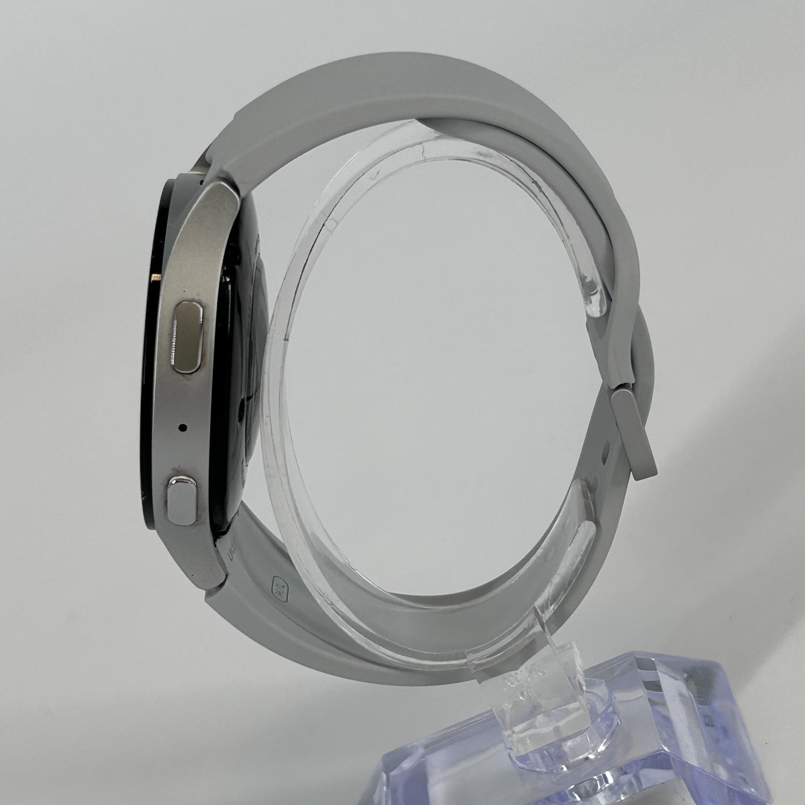 Samsung Galaxy Watch7 44mm Silver Aluminum (GPS) w/ Cream Sport Band – Good