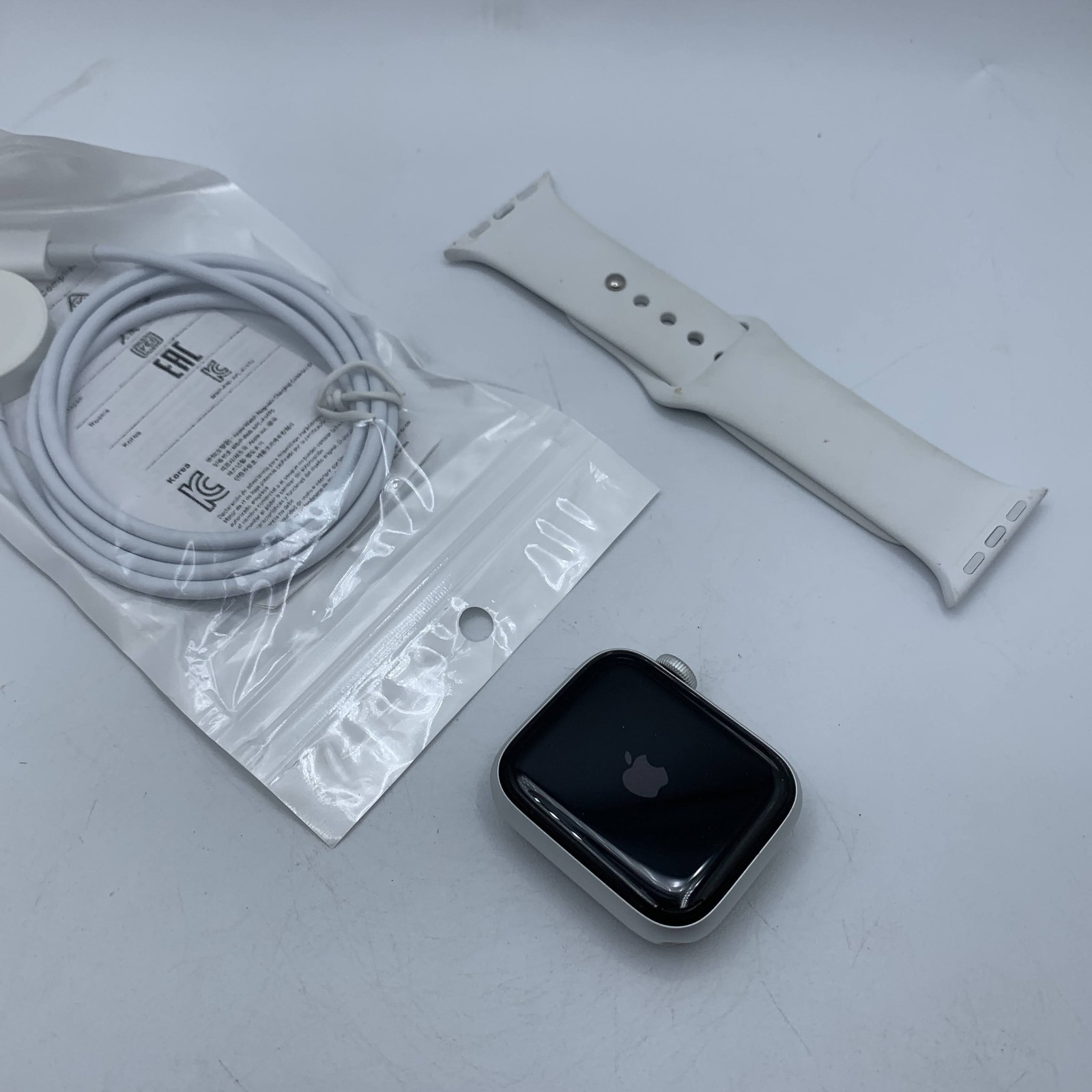 Apple Watch SE (1st Gen) 40mm Silver Aluminum GPS+Cellular Good Condition
