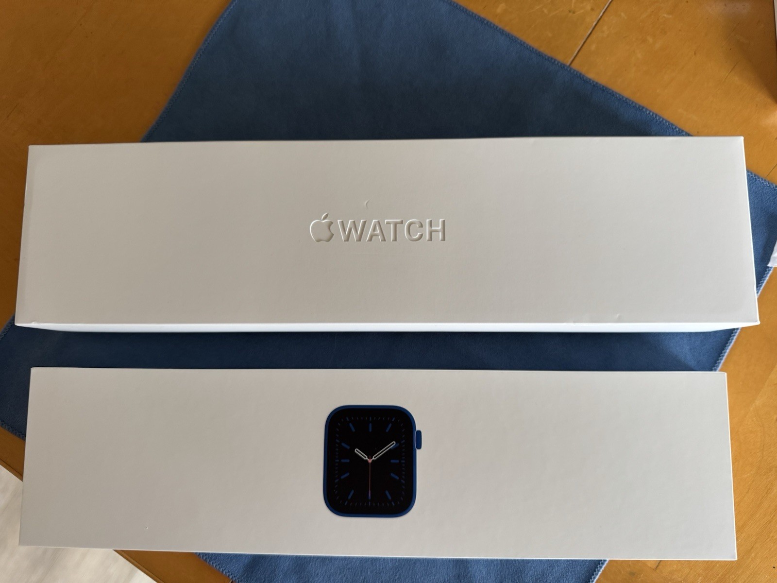 Apple Watch Series 6 44 mm Blue Aluminum Case with Deep Navy Sport Band