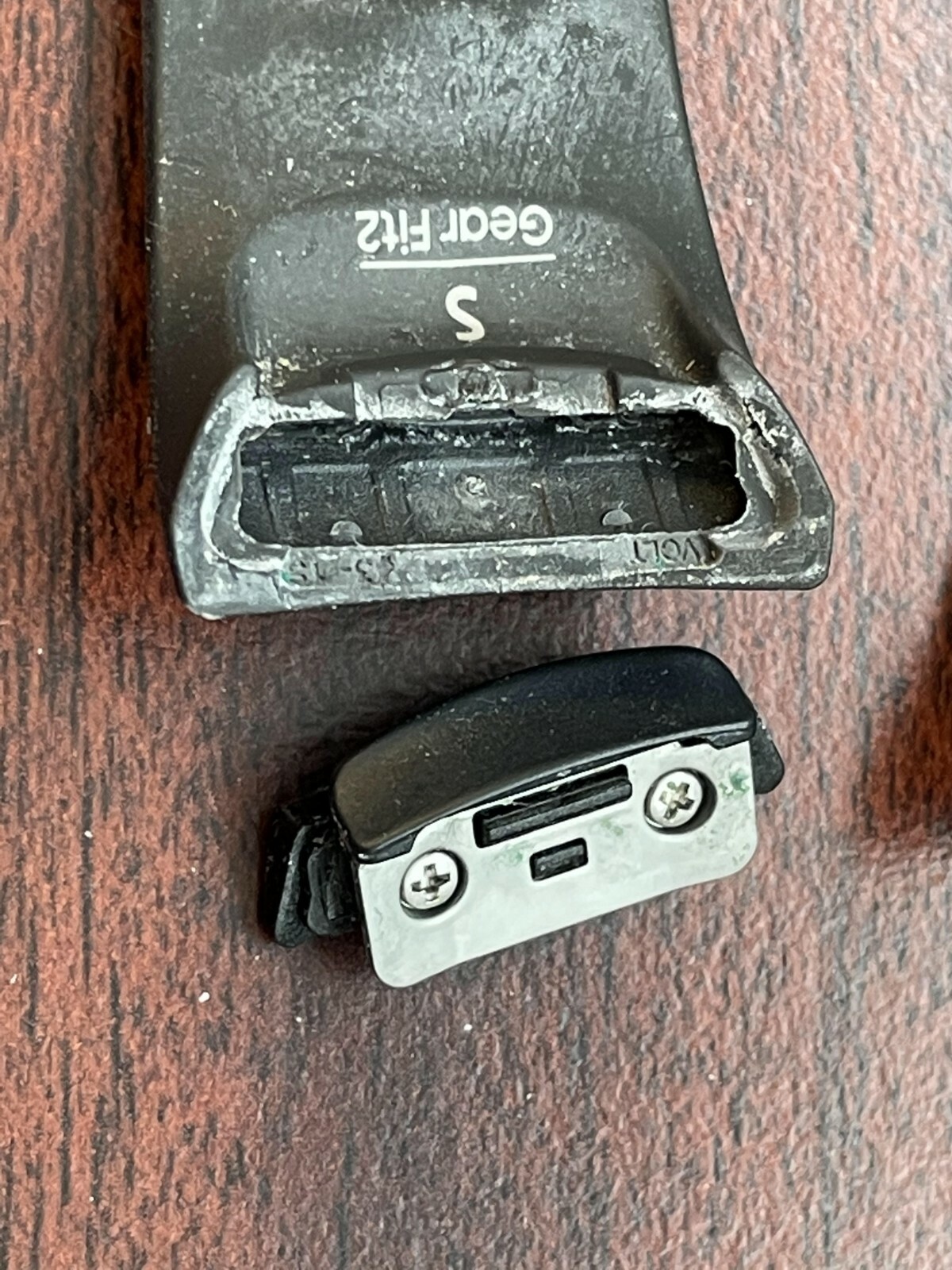Samsung Gear Fit 2 Smartwatch Polycarbonate Case – NOT WORKING & FOR PARTS ONLY