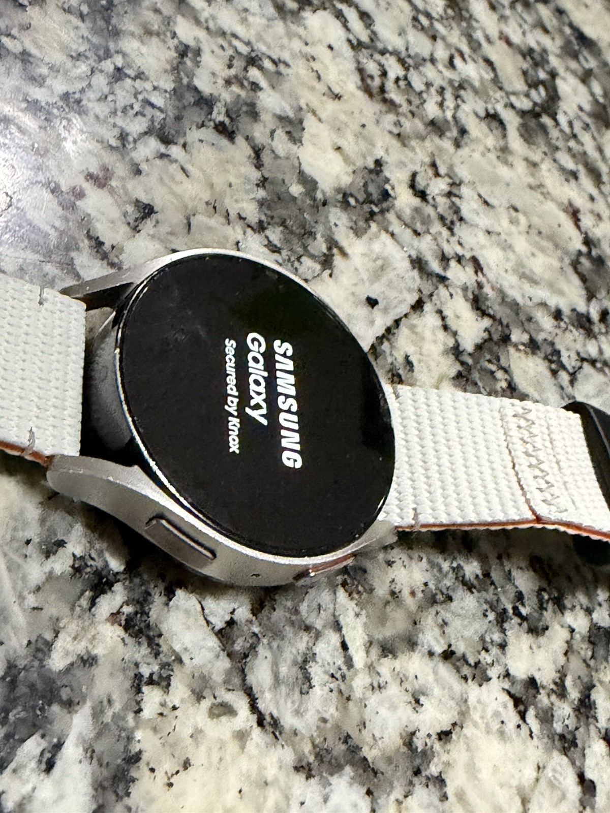 Samsung Galaxy Watch6 SM-R930 40mm Gold Aluminum Case with Cream Sport Band…