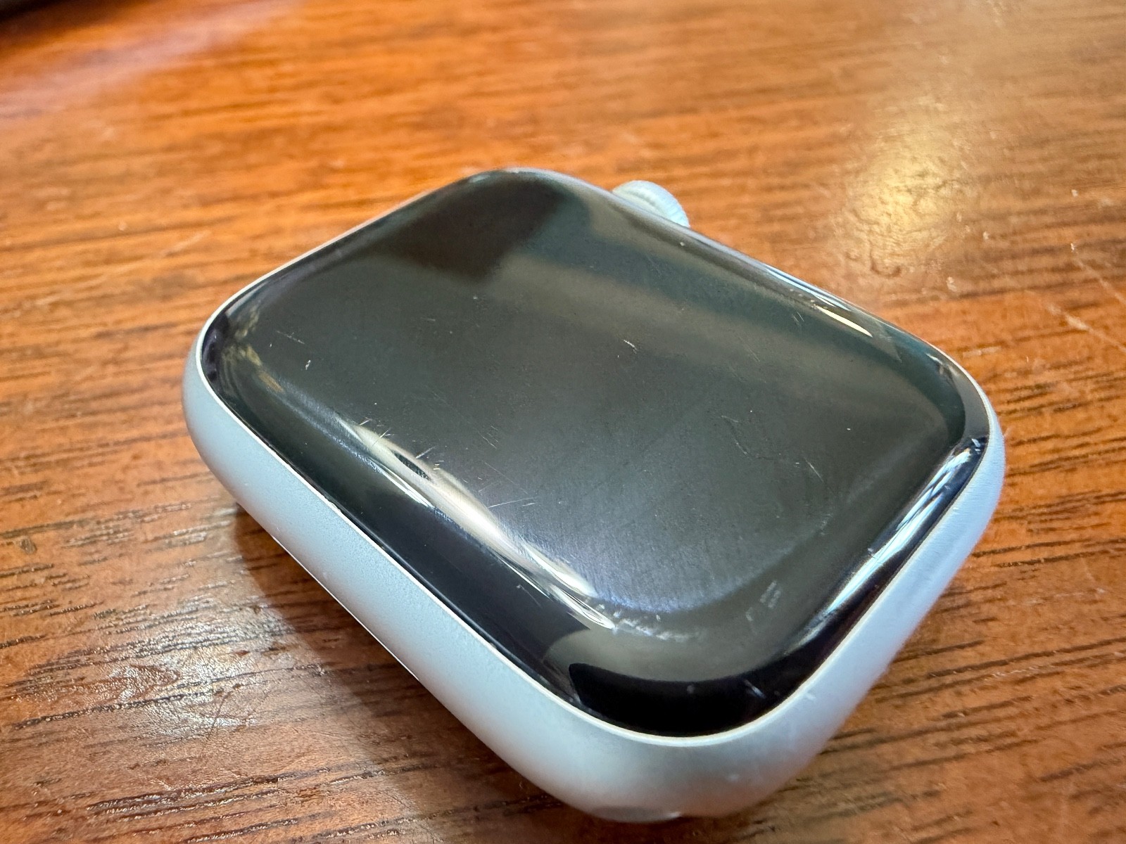 Apple Watch SE 3 40mm GPS Starlight w/ S/M Starlight Sport Band