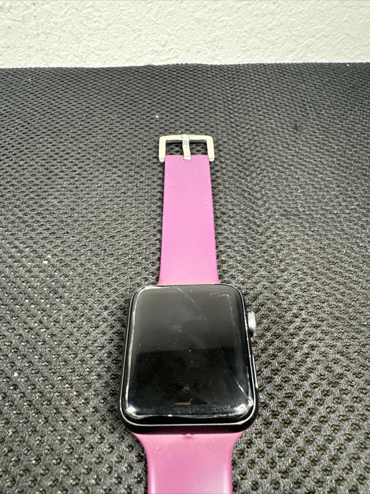 Apple iWatch Series 3 GPS WR-50M 42 MM Space Gray Aluminum With Pink/Purple Band