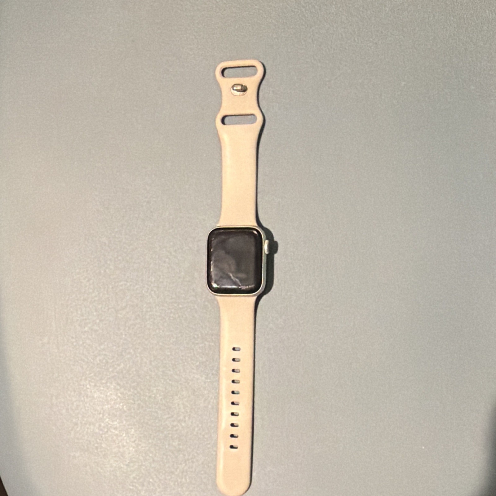 Apple Watch Series 6 40mm Silver Aluminum Case Grey Silicone Band GPS