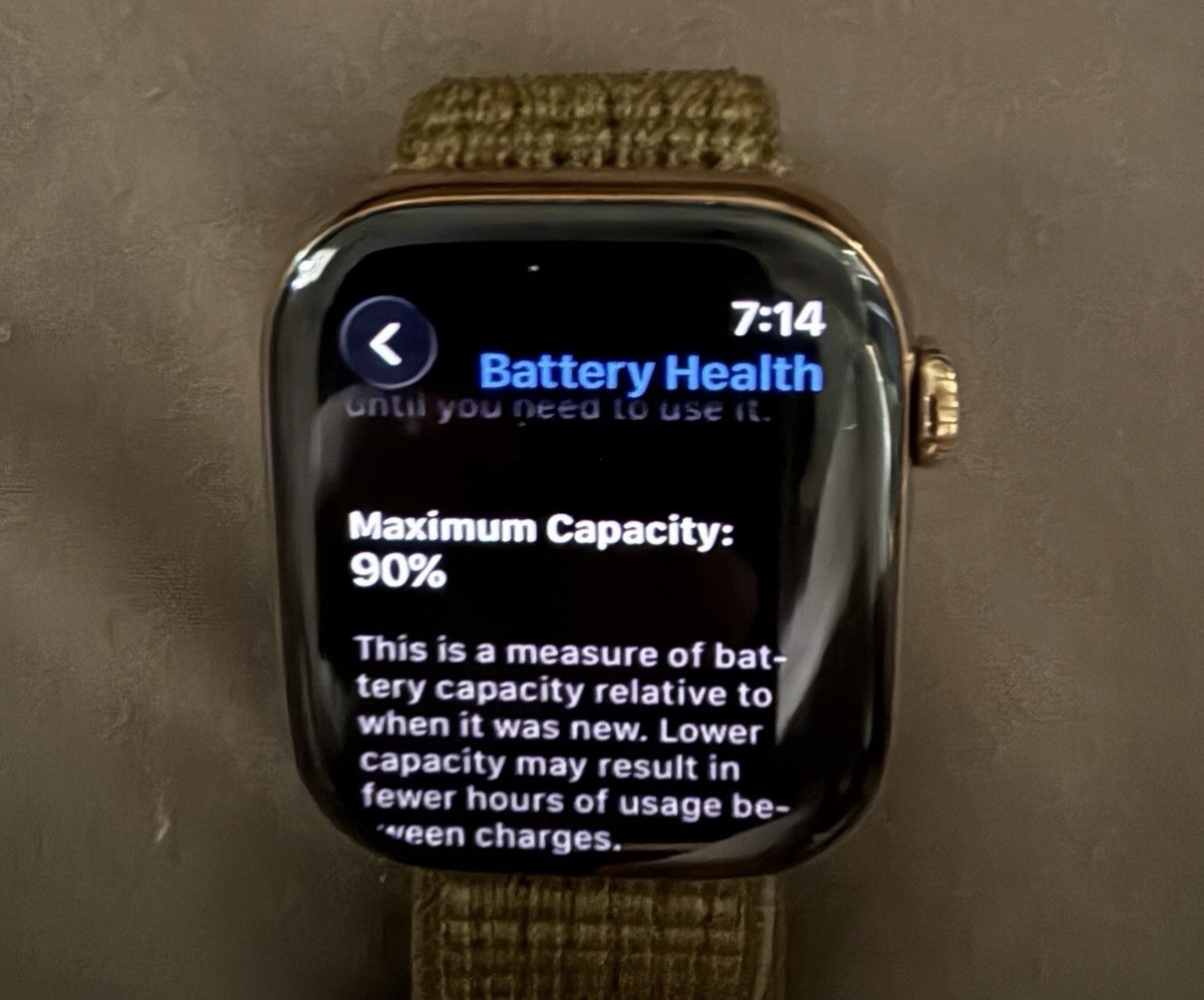 Apple Watch Series 10 42mm Gold Titanium GPS + Cellular Excellent