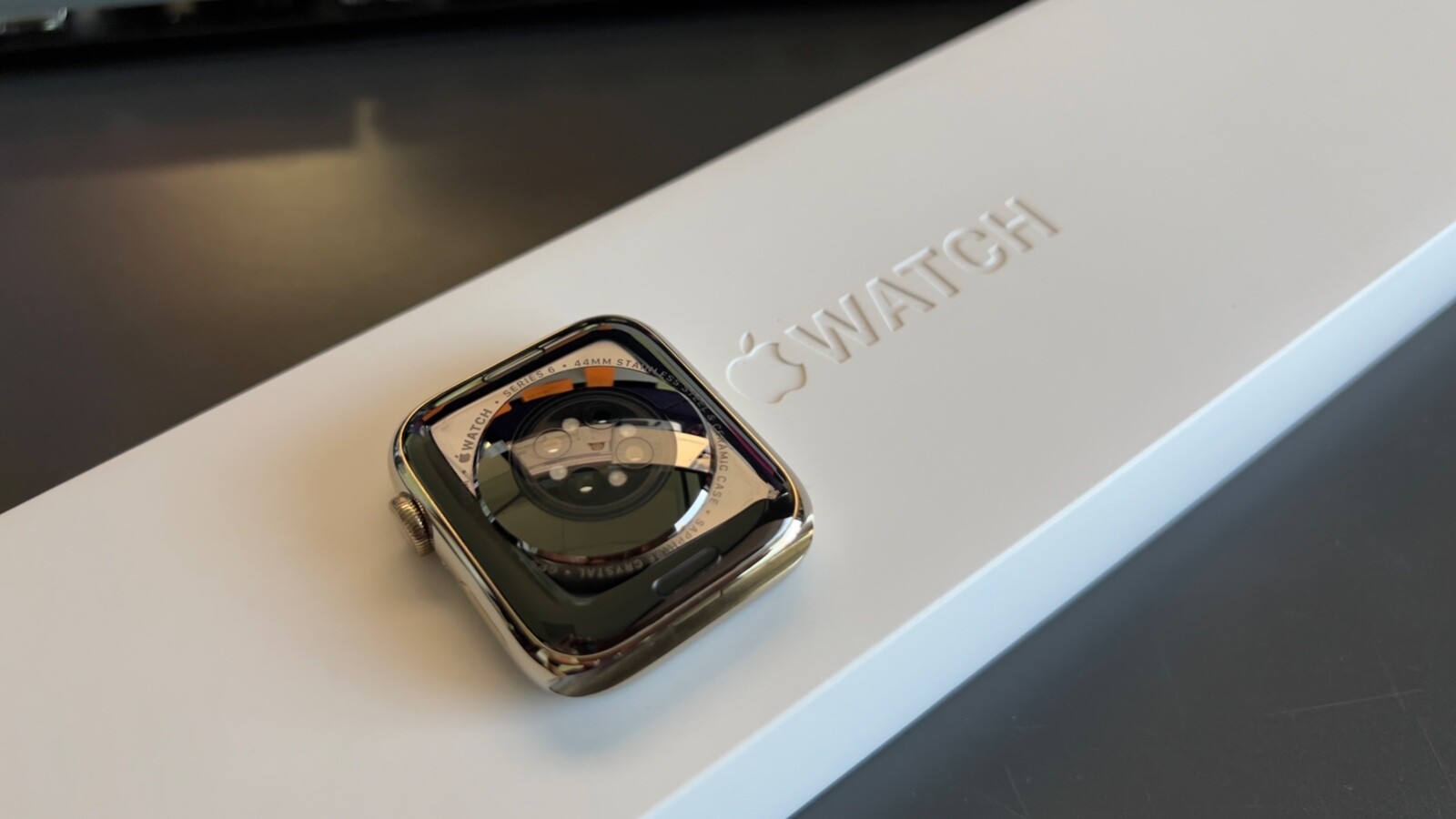 Apple Watch Series 6 Gold Stainless Steel Case & Milanese Loop GPS/Cellular