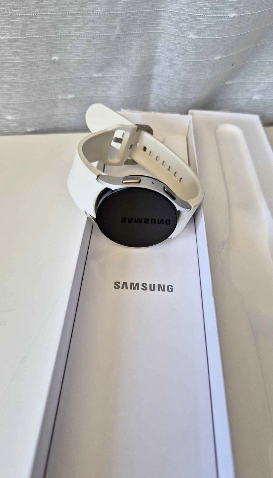 Samsung Galaxy Watch5 44mm Aluminum Case White Band Smartwatch SM-R910NZSAXAA