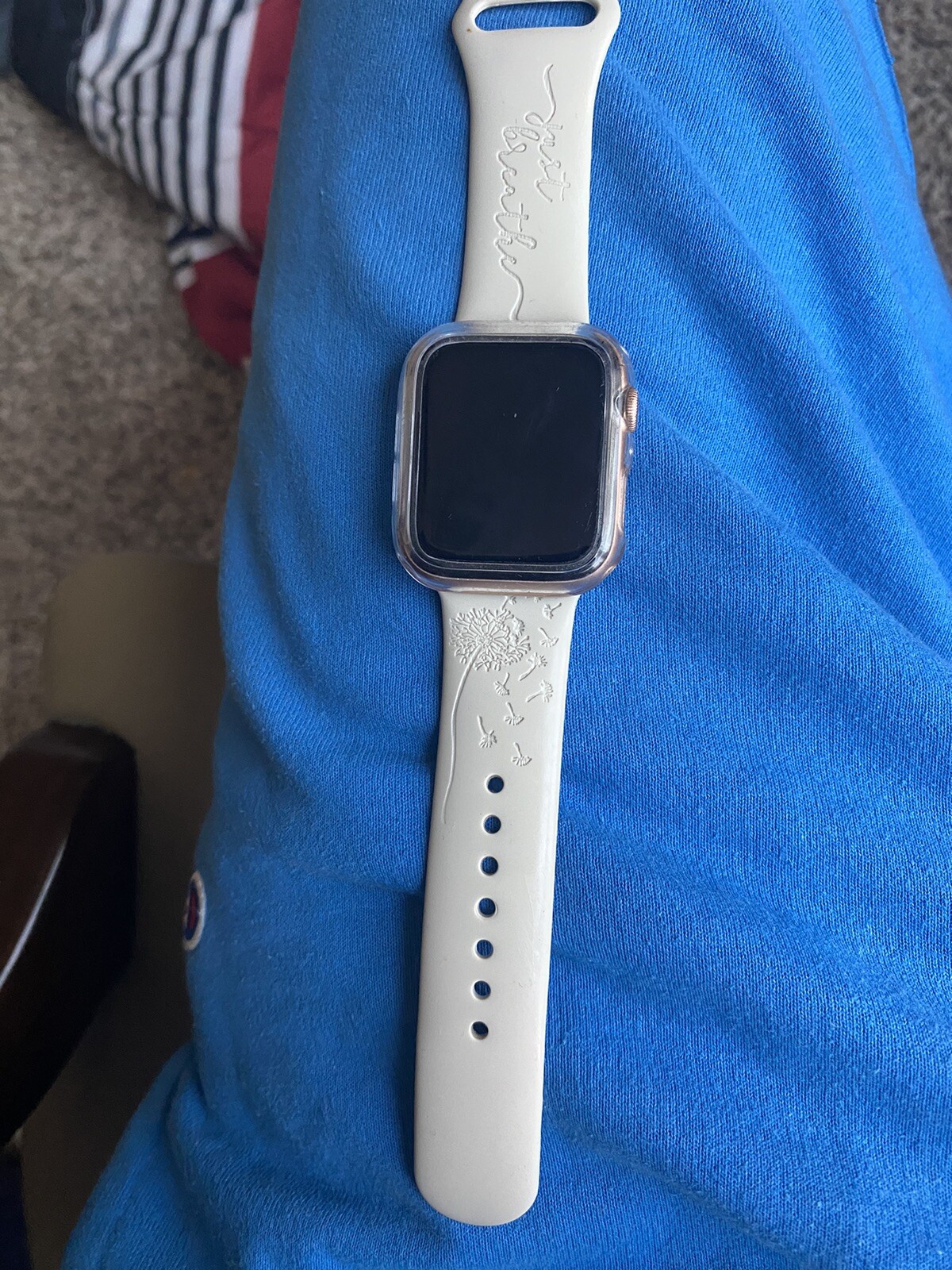 Apple Watch Series SE 44mm Gold Aluminium Case with Pink Sport Band (GPS +…