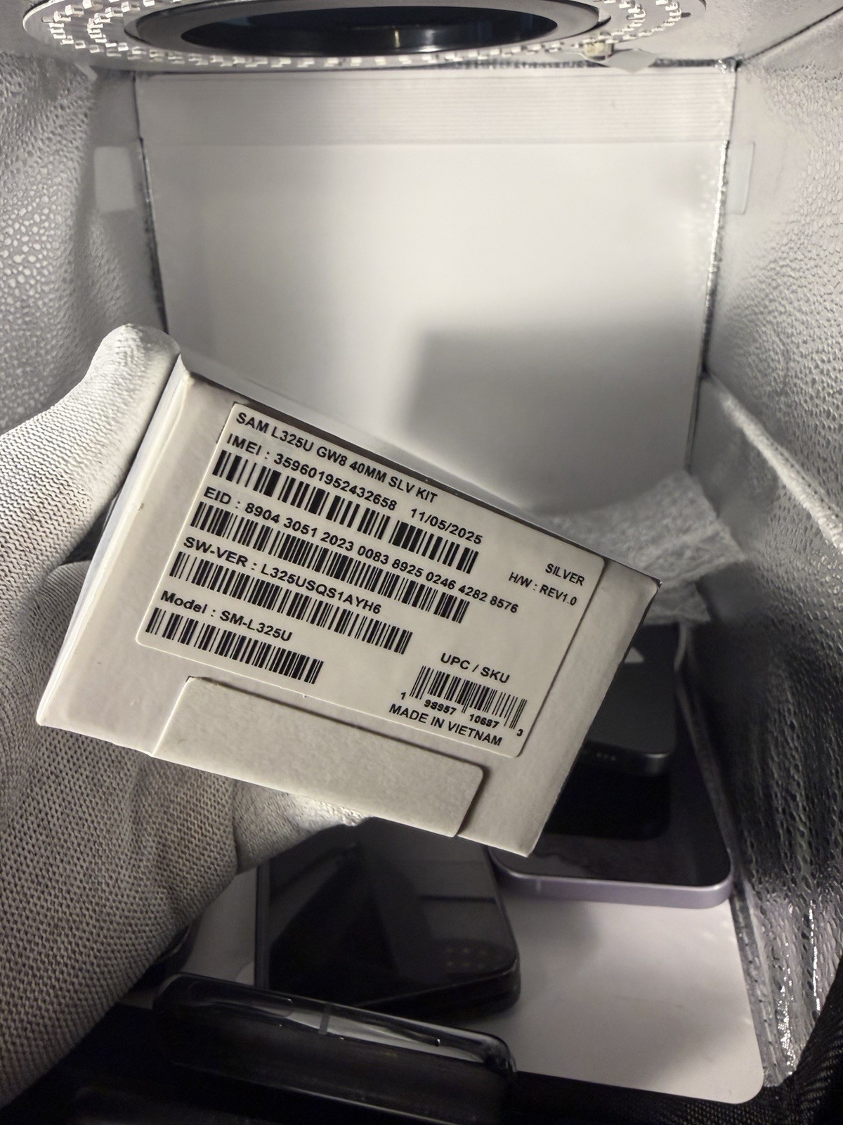 Samsung Galaxy Watch8 40MM BRAND NEW SEALED (FREE SHIPPING) Silver L325U