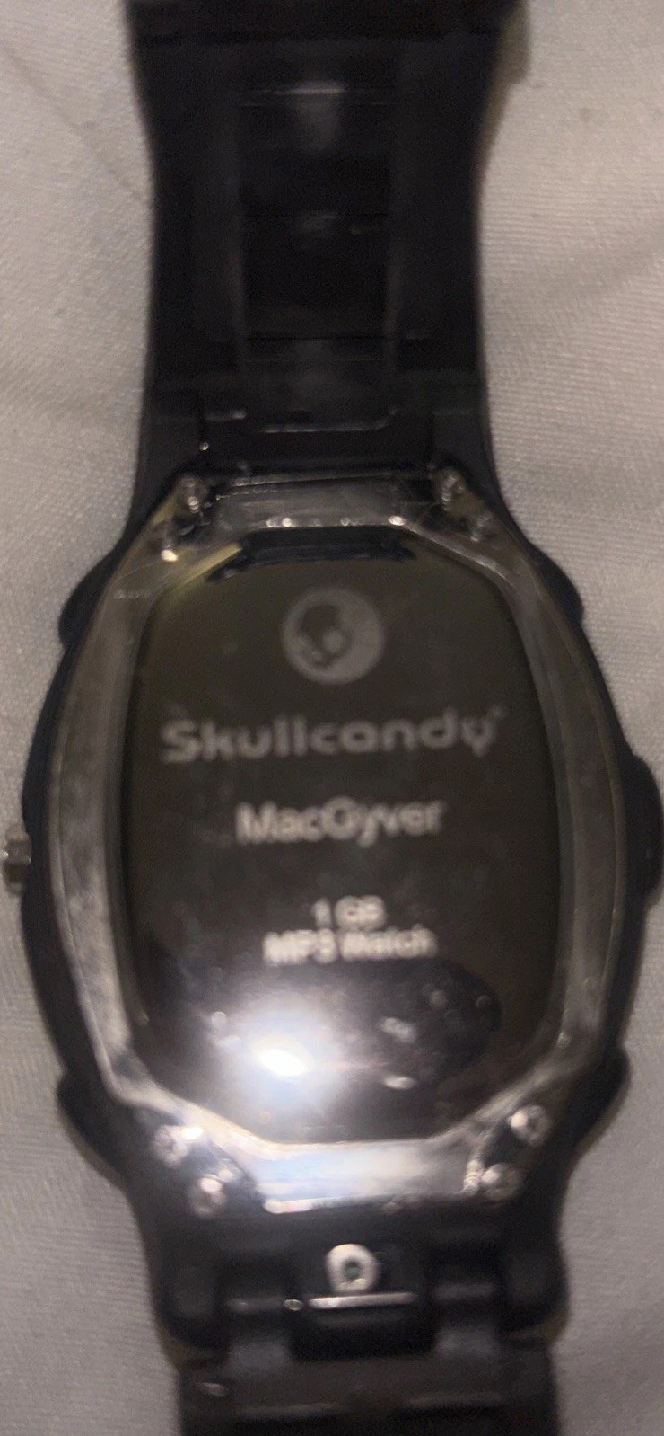 Skullcandy Macgyver MP3 Watch in Black/Red – 1 GB Storage