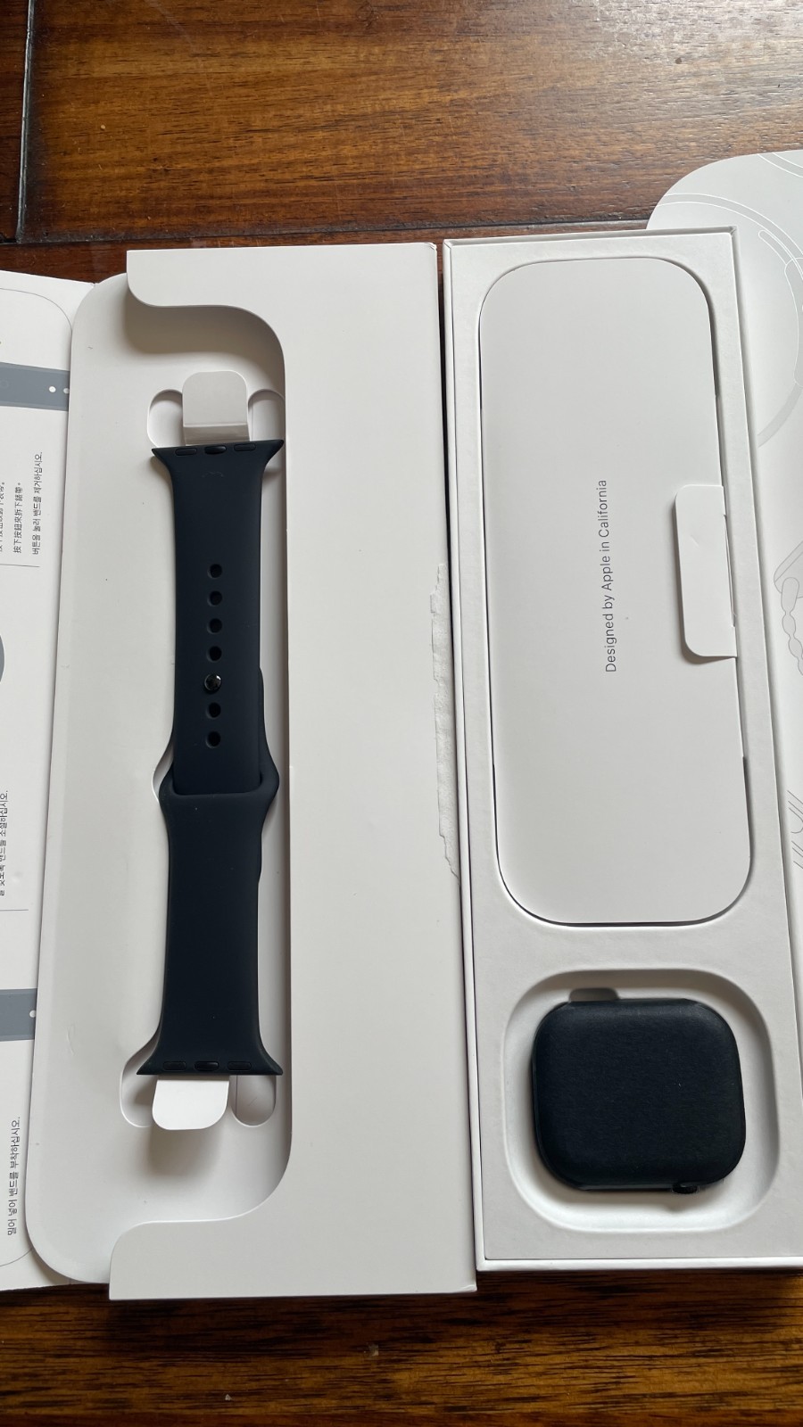 Apple Watch Series 11 42mm Jet Black Aluminum Cellular Black Sport Band S/M NEW