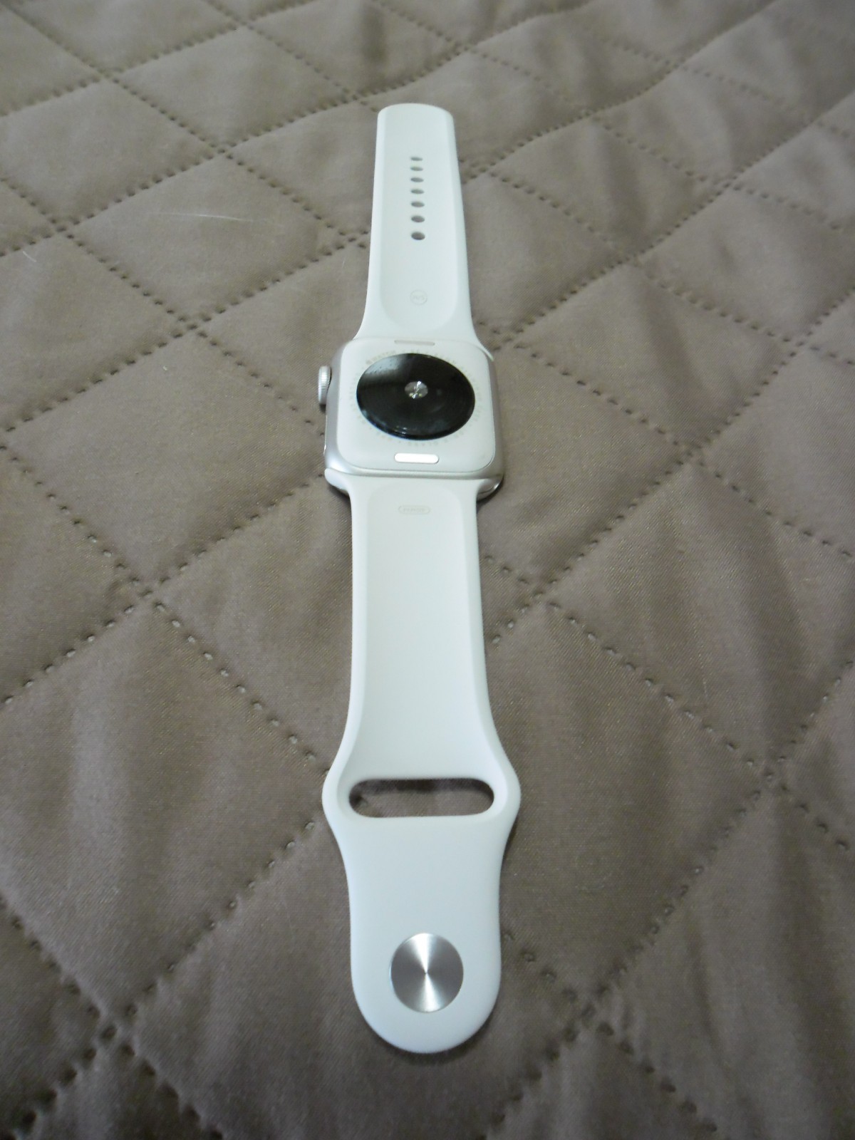Apple Watch SE 3 40mm Starlight GPS for Apple Phones 11 or Higher W/Extra Bands