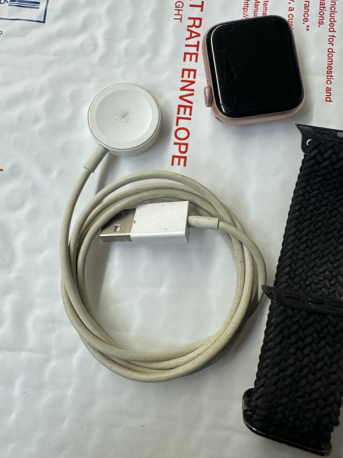Apple Watch SE 1st Gen 40mm Gold Aluminum GPS + Cellular Generic Band