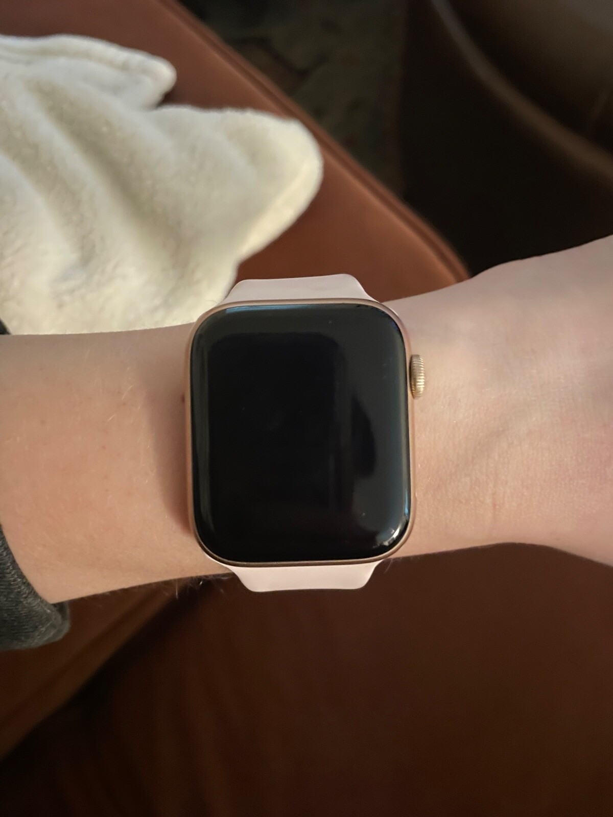 Apple Watch Series 6 40mm Gold Aluminum Case with Pink Sand Sport Band (GPS +…