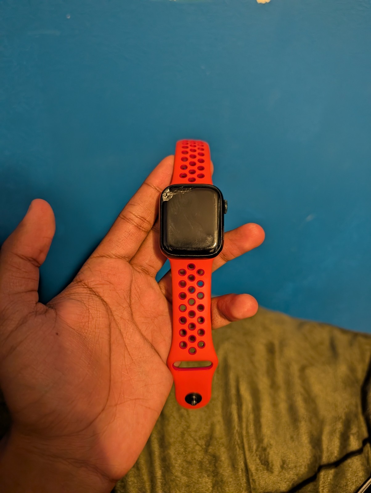 [CRACKED SCREEN] Apple Watch Series 8 (41mm) | Midnight with NIKE Red Sport Band