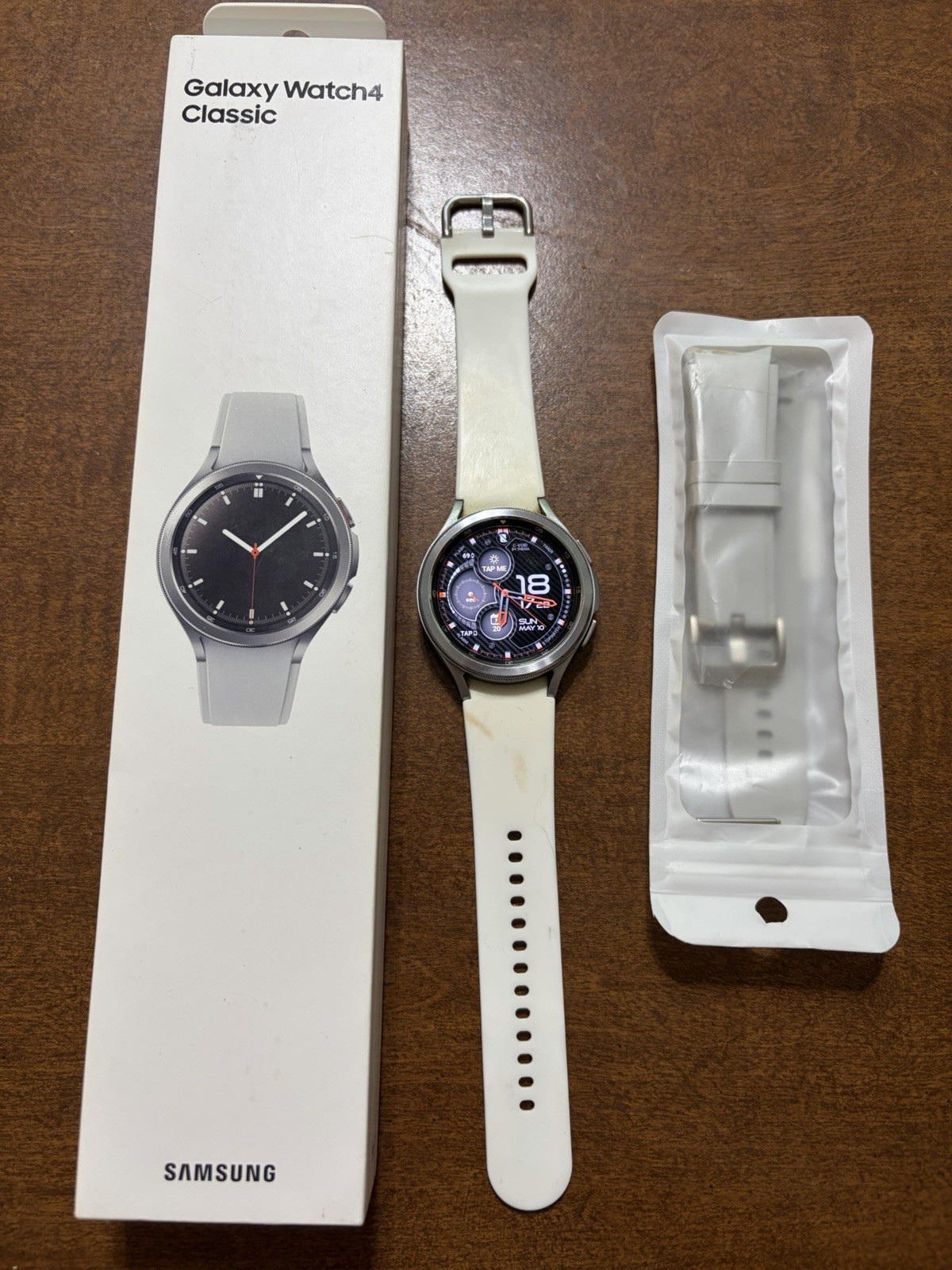 Samsung Galaxy Watch4 Classic 46mm With Extra Band