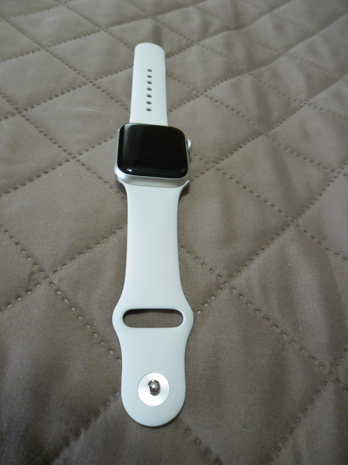 Apple Watch SE 3 40mm Starlight GPS for Apple Phones 11 or Higher W/Extra Bands