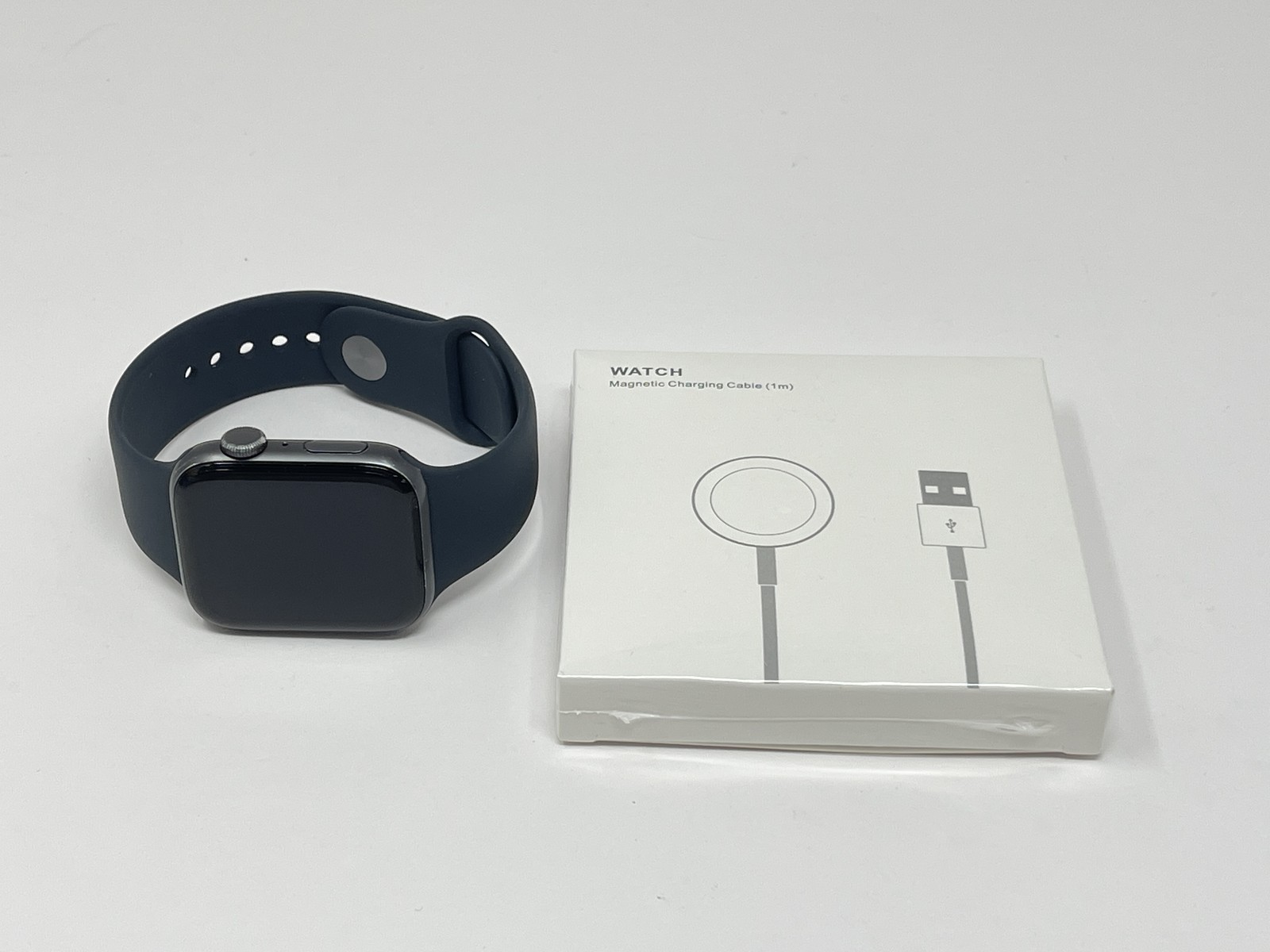 Apple Watch SE 44mm Space Gray Aluminum Case Midnight Sport Band GPS Only Used