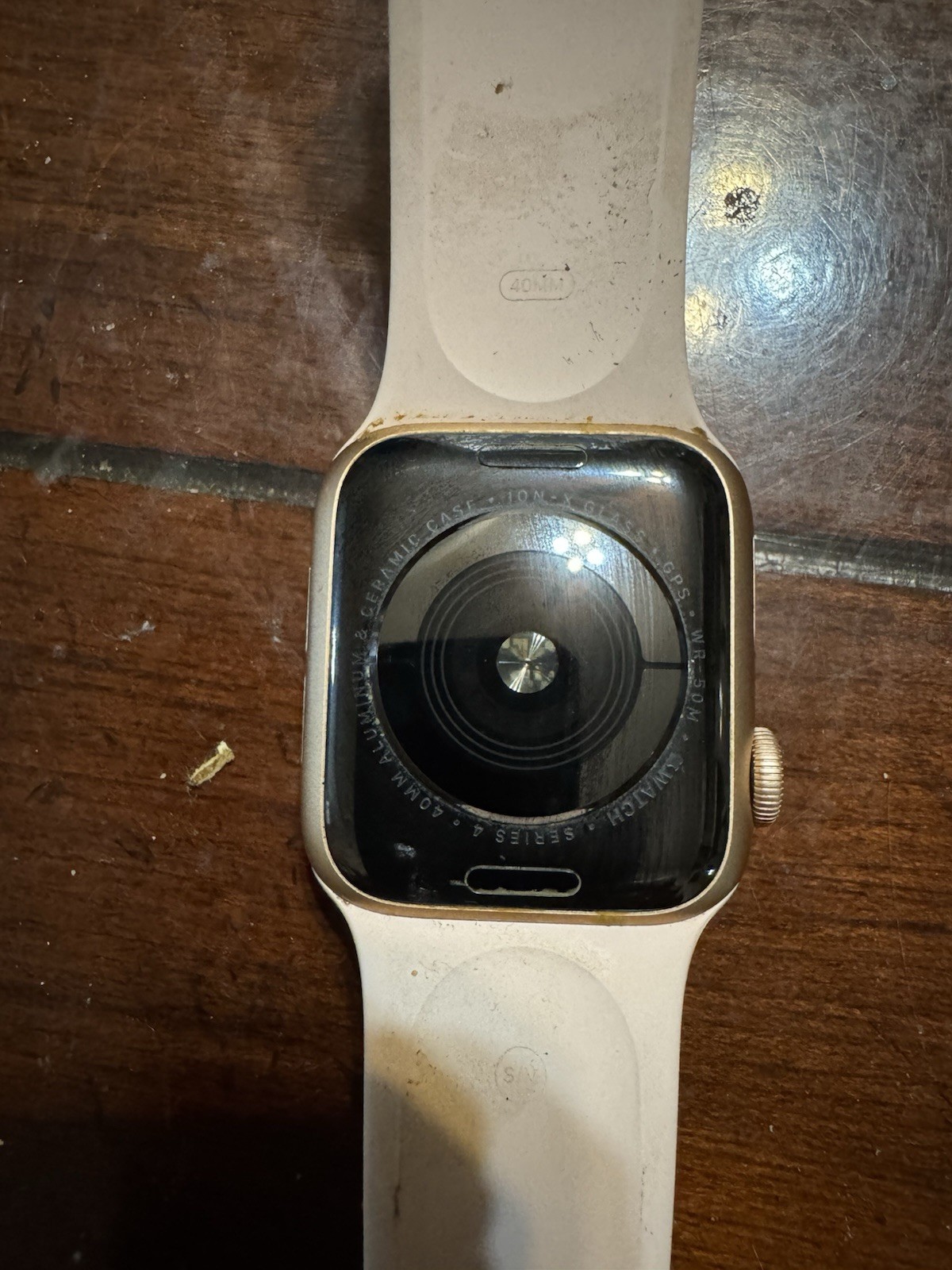 Apple Watch Series 4 40mm Gold Aluminum GPS Water-Resistant Beige Silicone Band