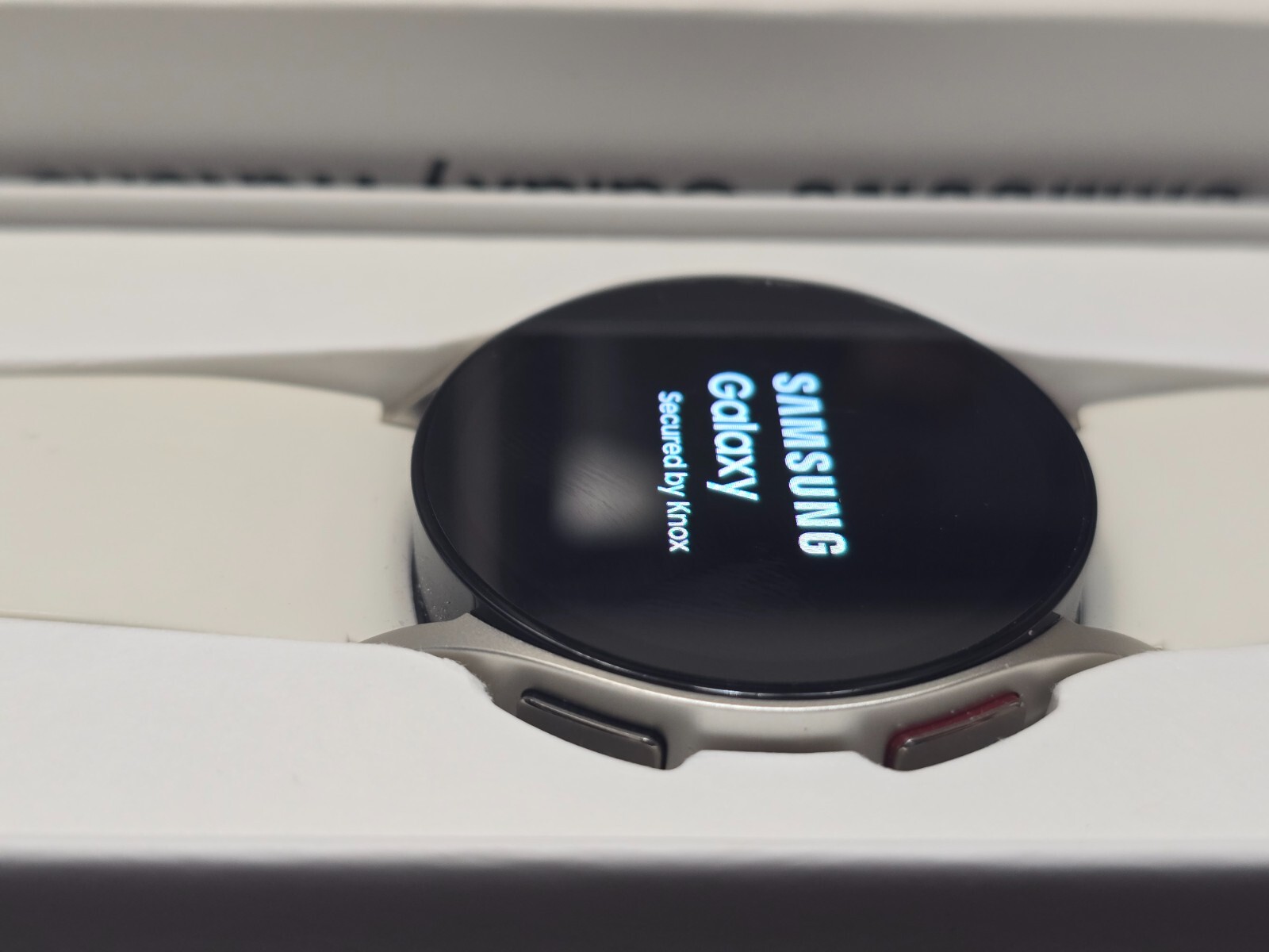Samsung – Galaxy Watch6 Aluminum Smartwatch 40mm LTE – Cream