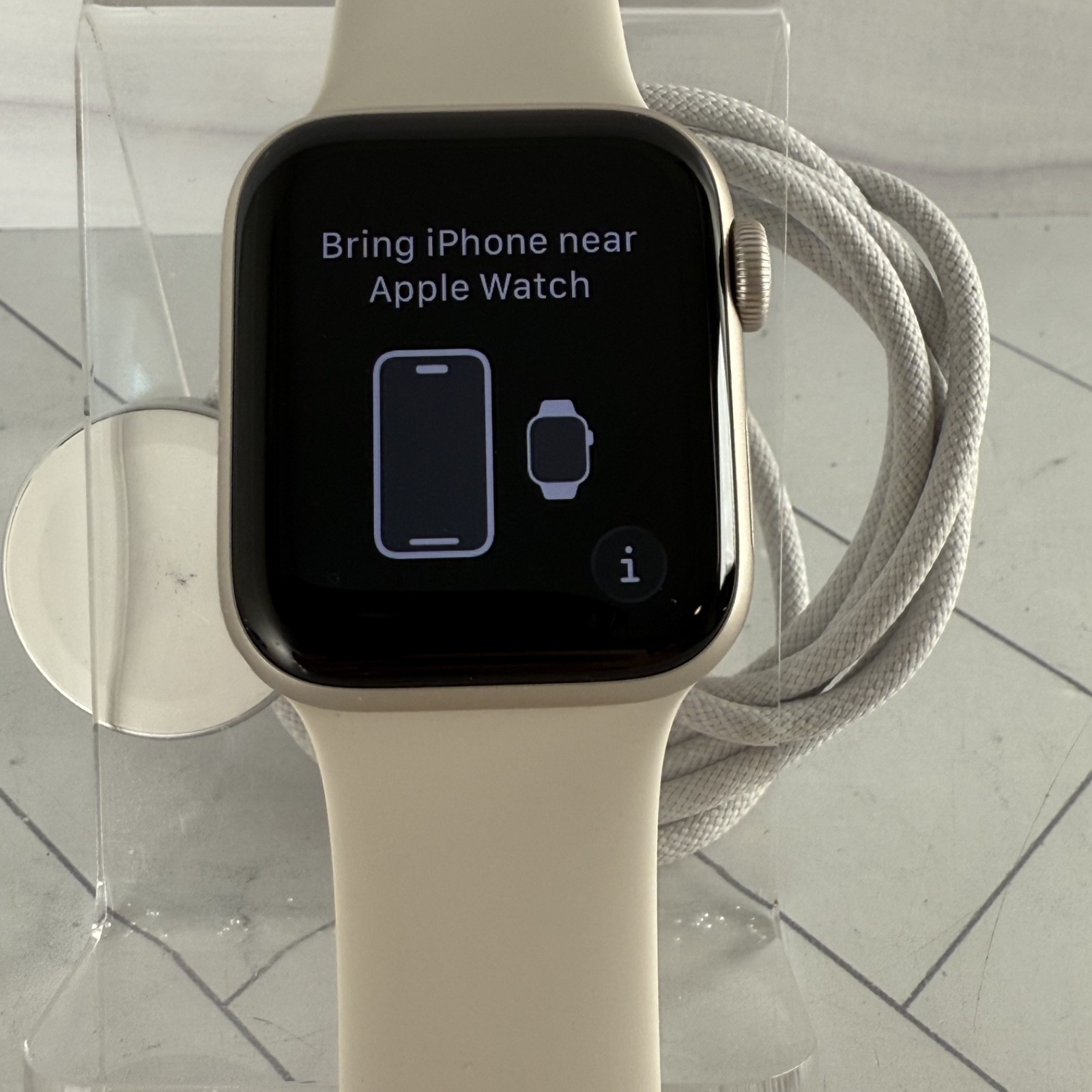 Apple Watch SE 3rd Gen A3326 WiFi + GPS Cellular Unlocked 40mm Starlight #H251
