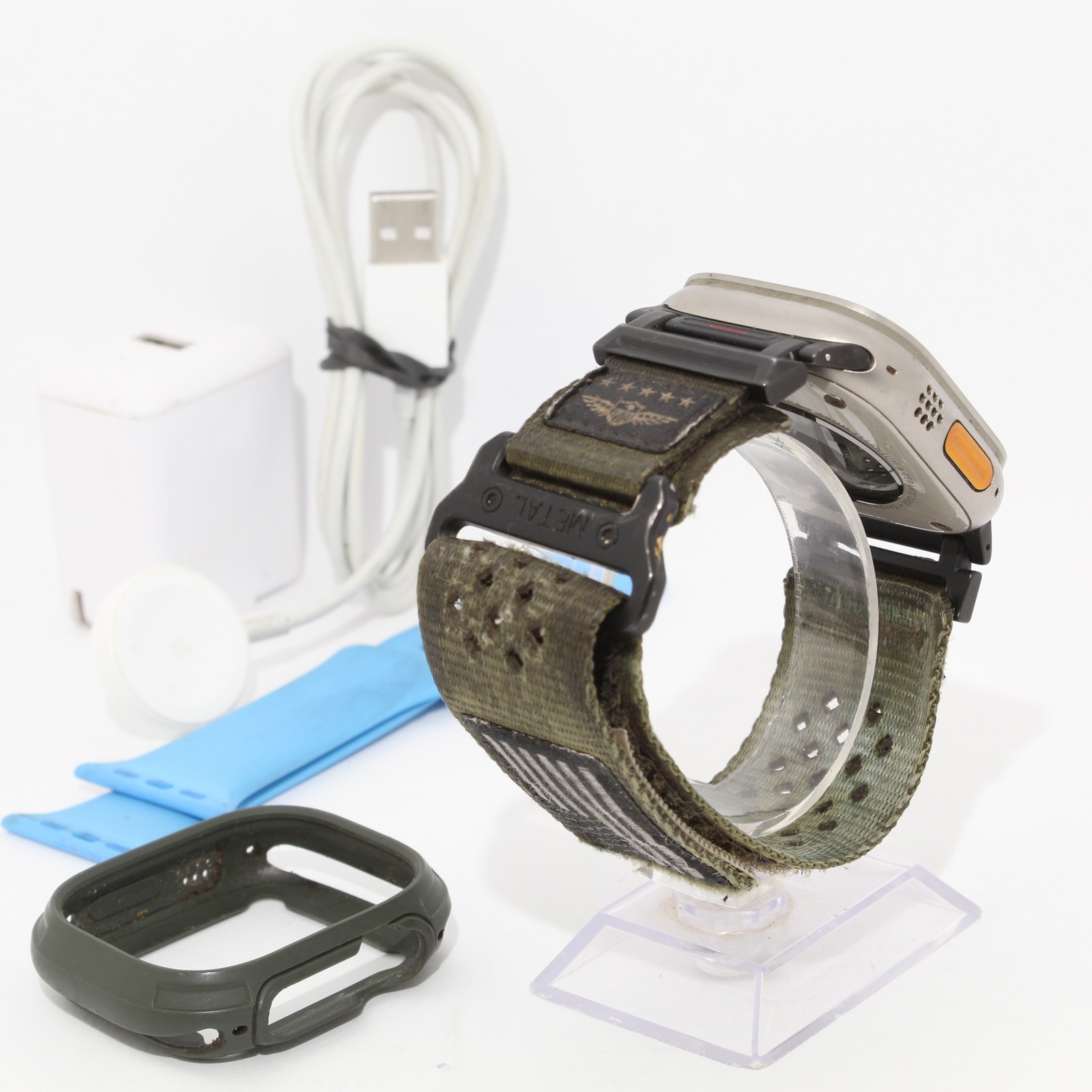 Excellent Apple Watch Ultra 1st Gen 49mm Titanium Case GPS + Cellular – BUNDLE