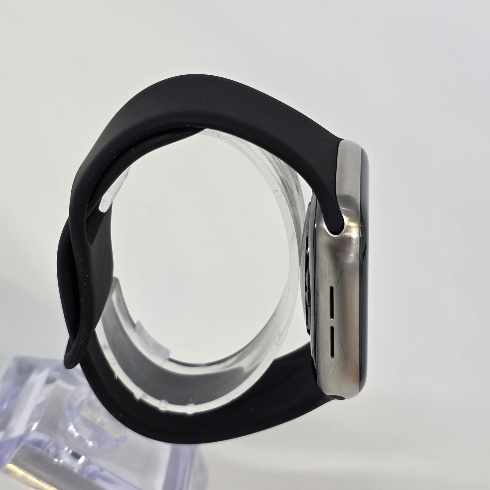 Apple Watch (Series 6) 44mm Silver Titanium (LTE) w/ Black Sport – Excellent