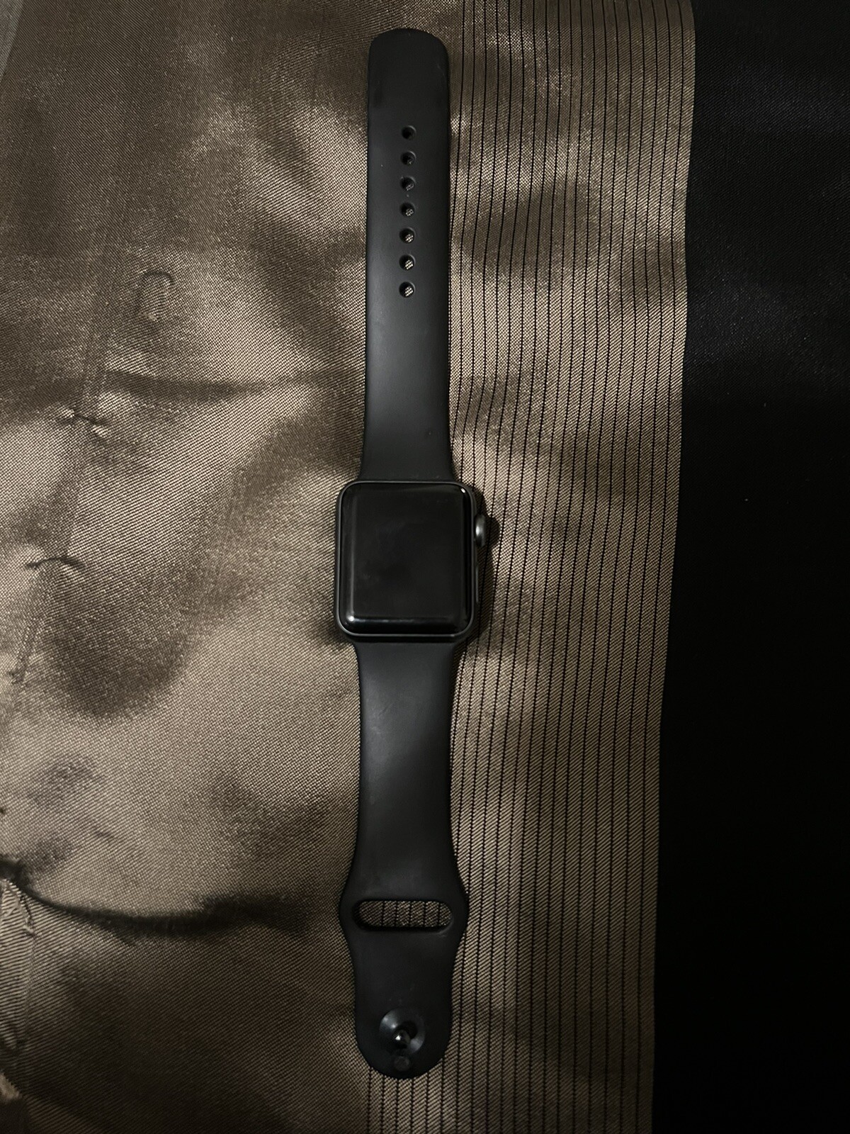 Apple Watch Series 3 38 mm Gray Case Black Aluminium Smartwatch – MTF02LLA