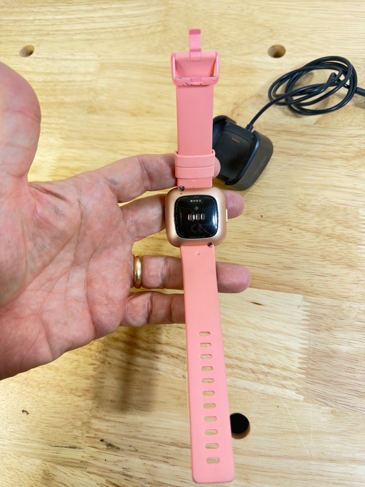 Fitbit Versa 2 – Health & Fitness Smart Watch Copper Rose / Pink Band FB507