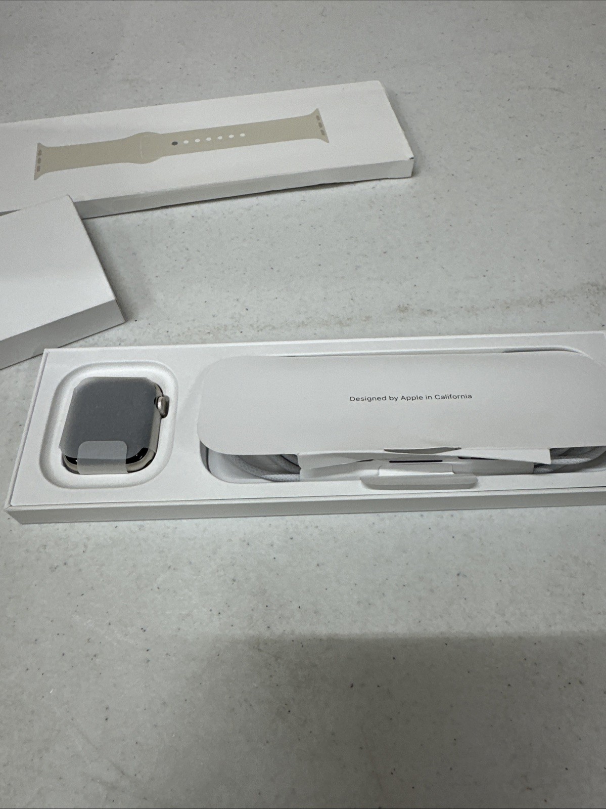 NEW DAMAGED BOX Apple Watch SE 3 MEH34LW/A 40mm Starlight AL Starlight SB S/M