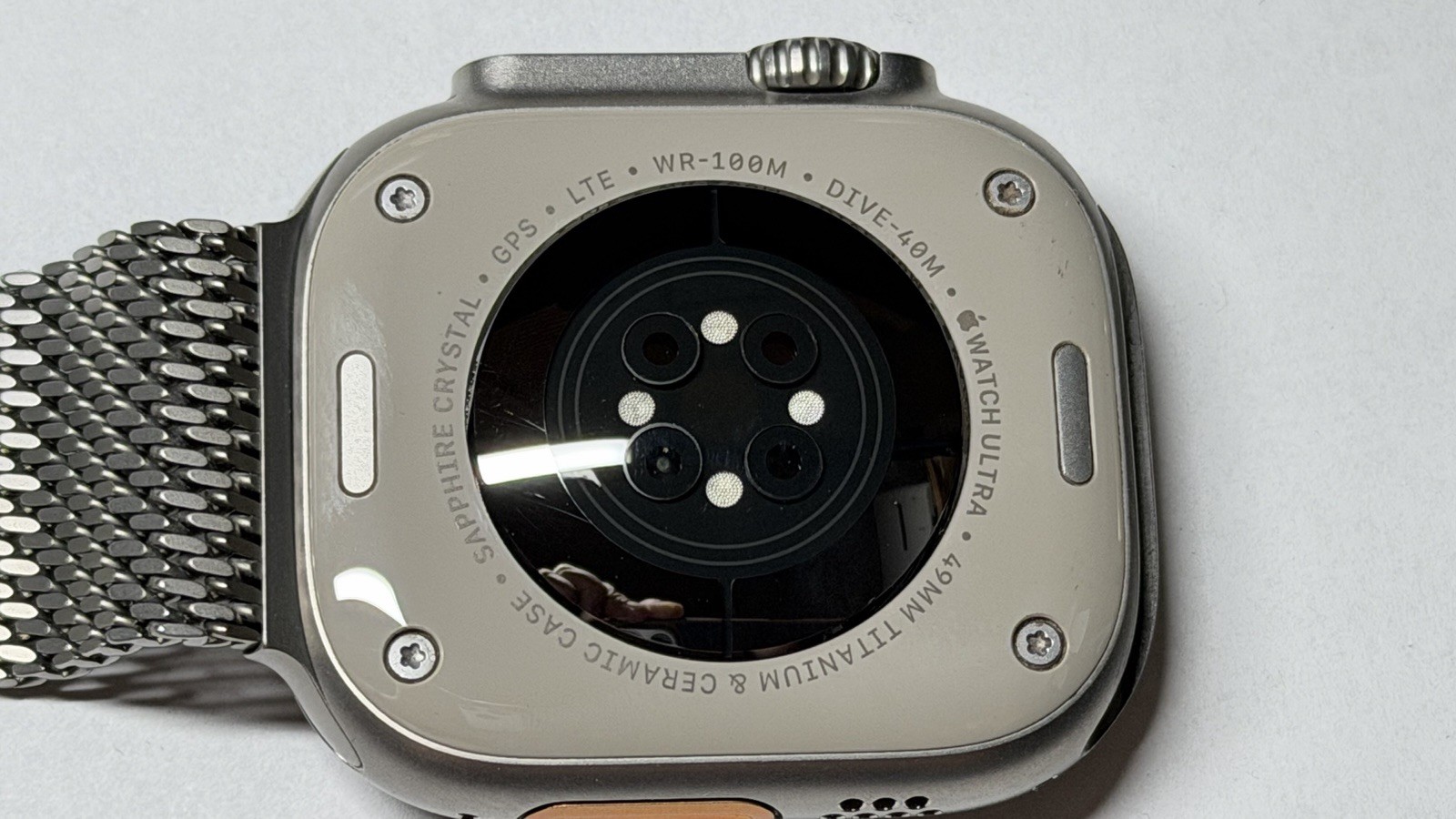 Apple Watch Ultra GPS+cellular 49mm Titanium Case With Original Apple Mesh Band
