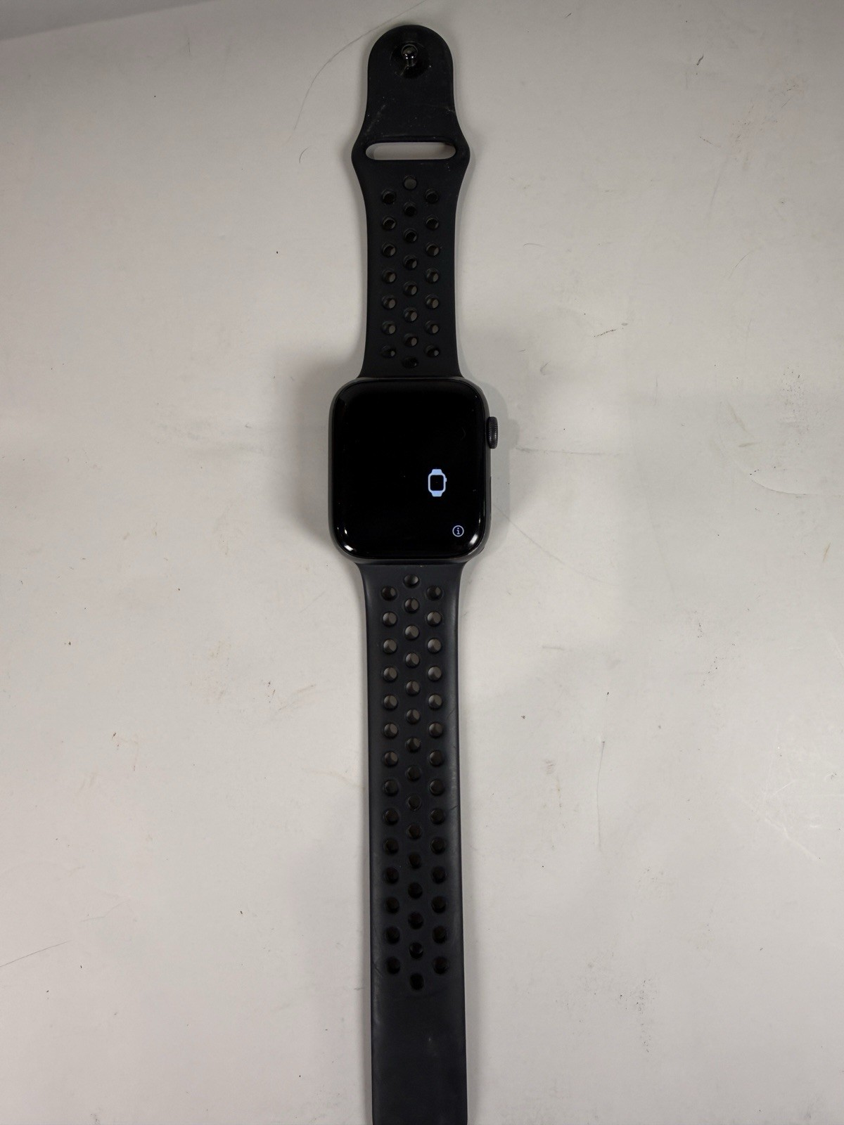 Apple Watch Series 5 44mm GPS Space Gray Aluminum Nike Sport Band A2093