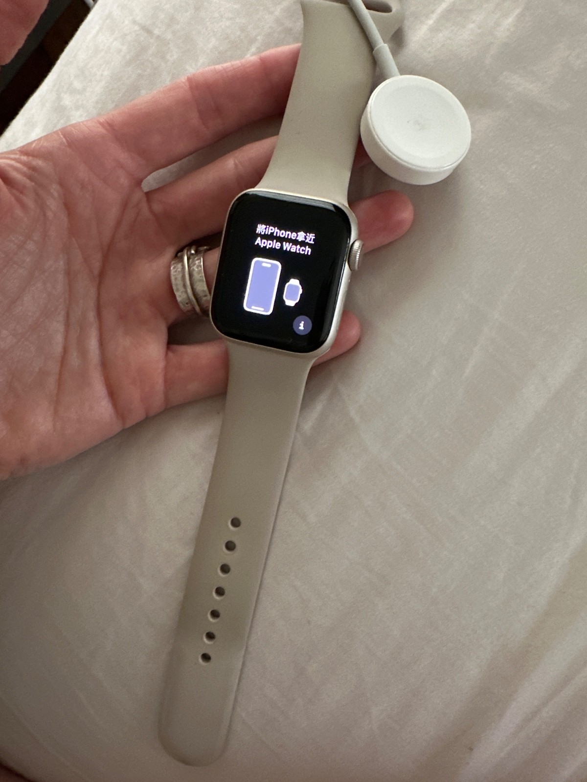 Apple Watch SE (2022) 40mm Starlight Aluminum Case with Sport Band, M/L (GPS…