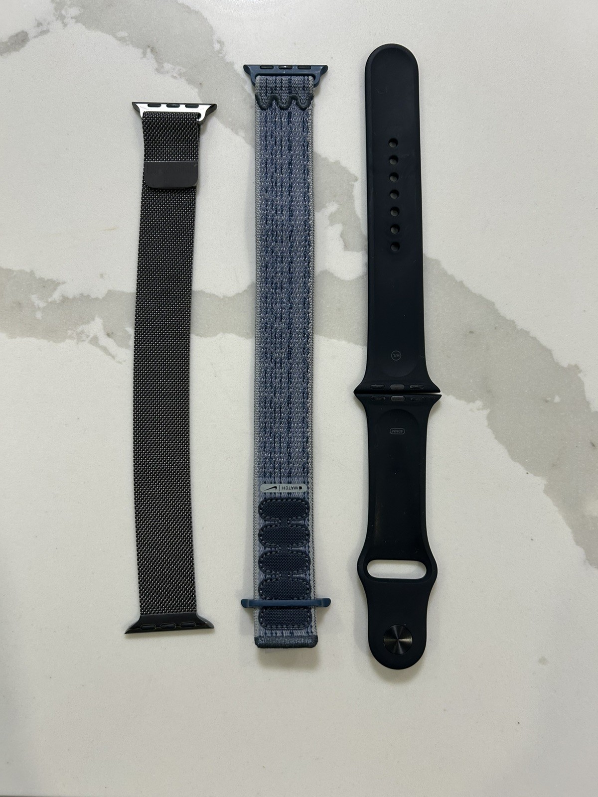 [Used] Apple Watch Series 10 GPS, 42mm Jet Black Aluminum Case with 3 Bands