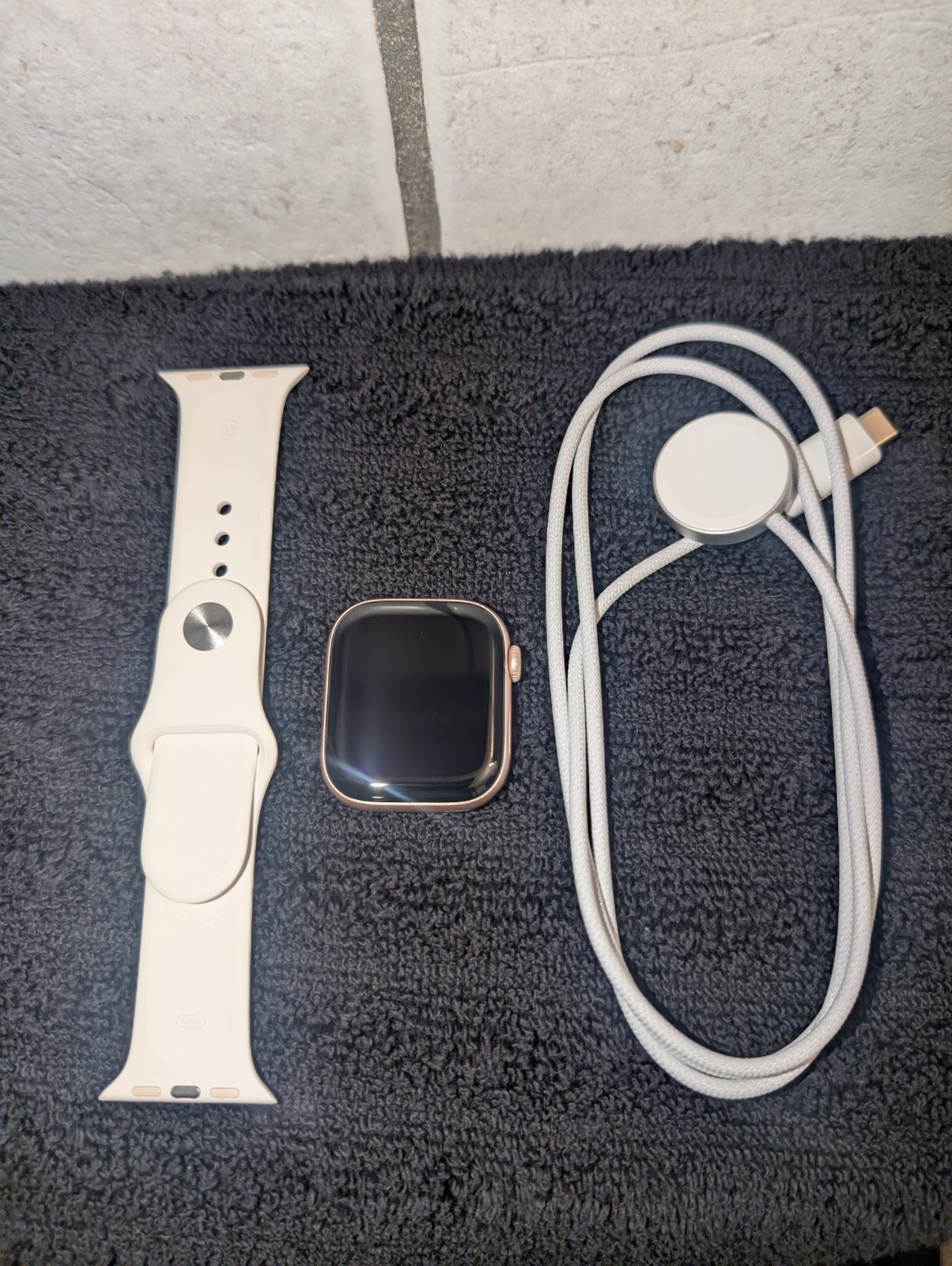 Apple Watch Series 11 42mm RoseGold Aluminum Case 64GB White Silicone Band GPS