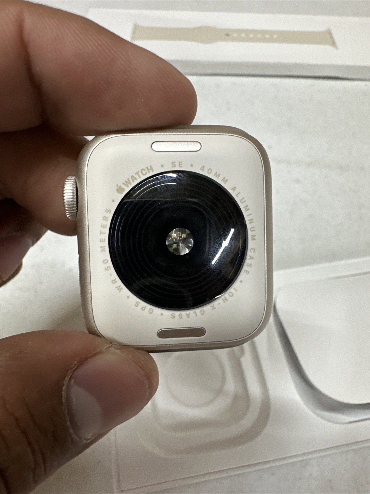 NEW DAMAGED BOX Apple Watch SE 3 MEH34LW/A 40mm Starlight AL Starlight SB S/M