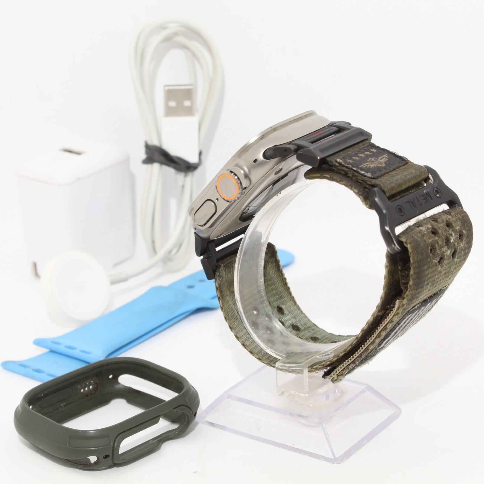 Excellent Apple Watch Ultra 1st Gen 49mm Titanium Case GPS + Cellular – BUNDLE