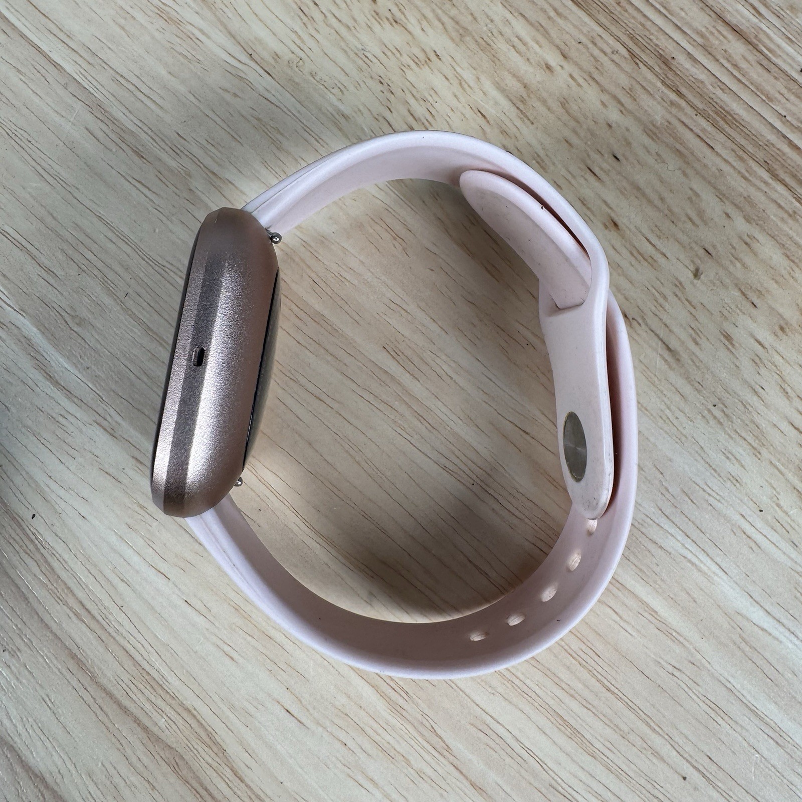 Fitbit Versa 2 – Health & Fitness Smart Watch Copper Rose / Pink Band FB507
