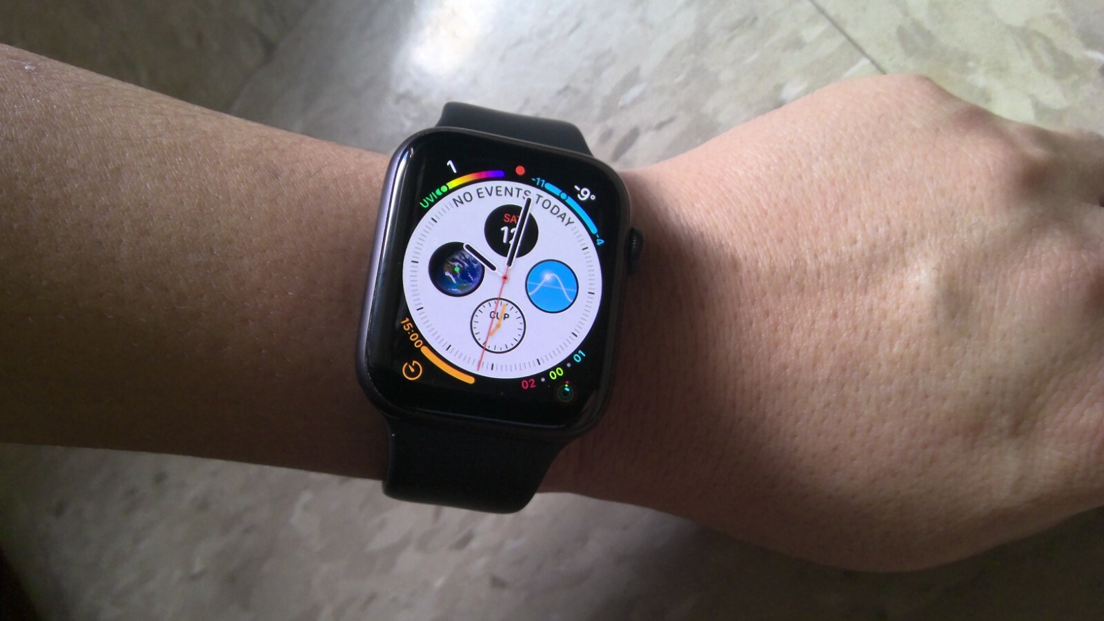 Apple Watch Series 5 44mm Space Gray Aluminium Case with Black Sport Band – S/M